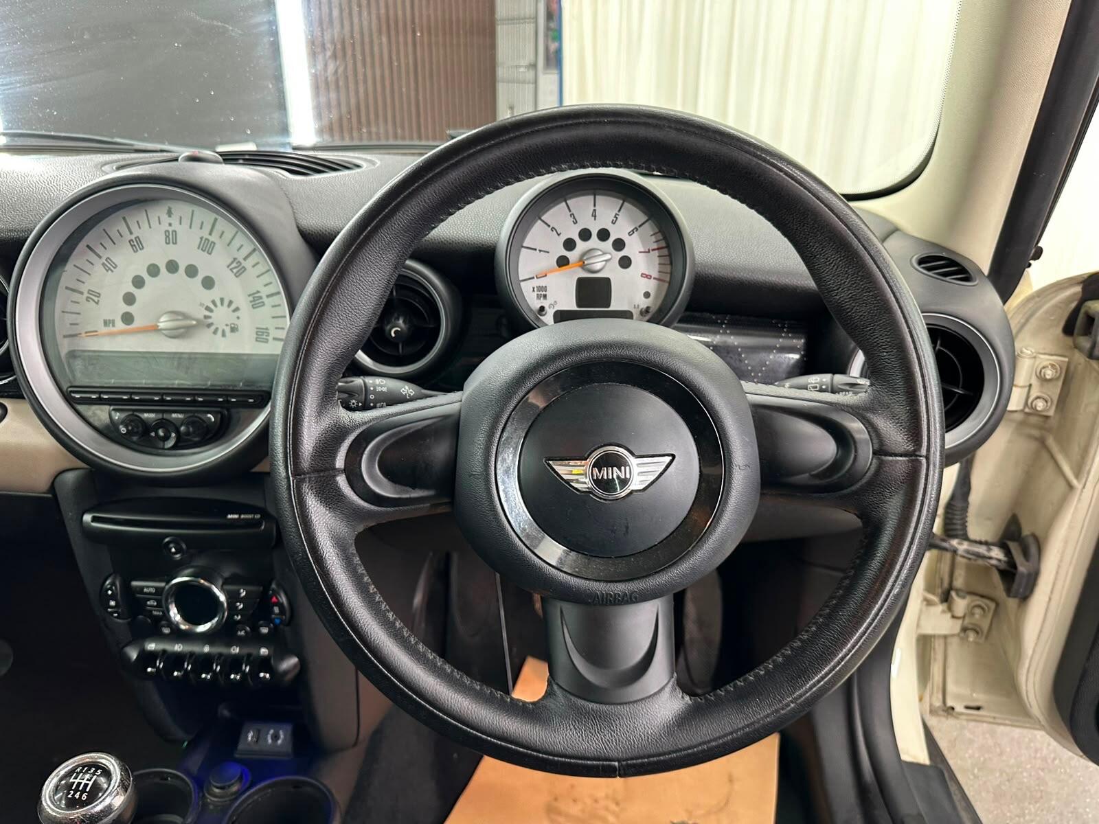 Mini Hatch view 28