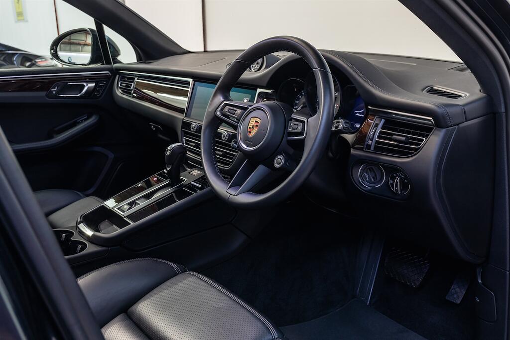 Porsche Macan view 10