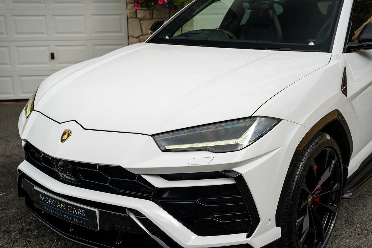 Lamborghini Urus view 39