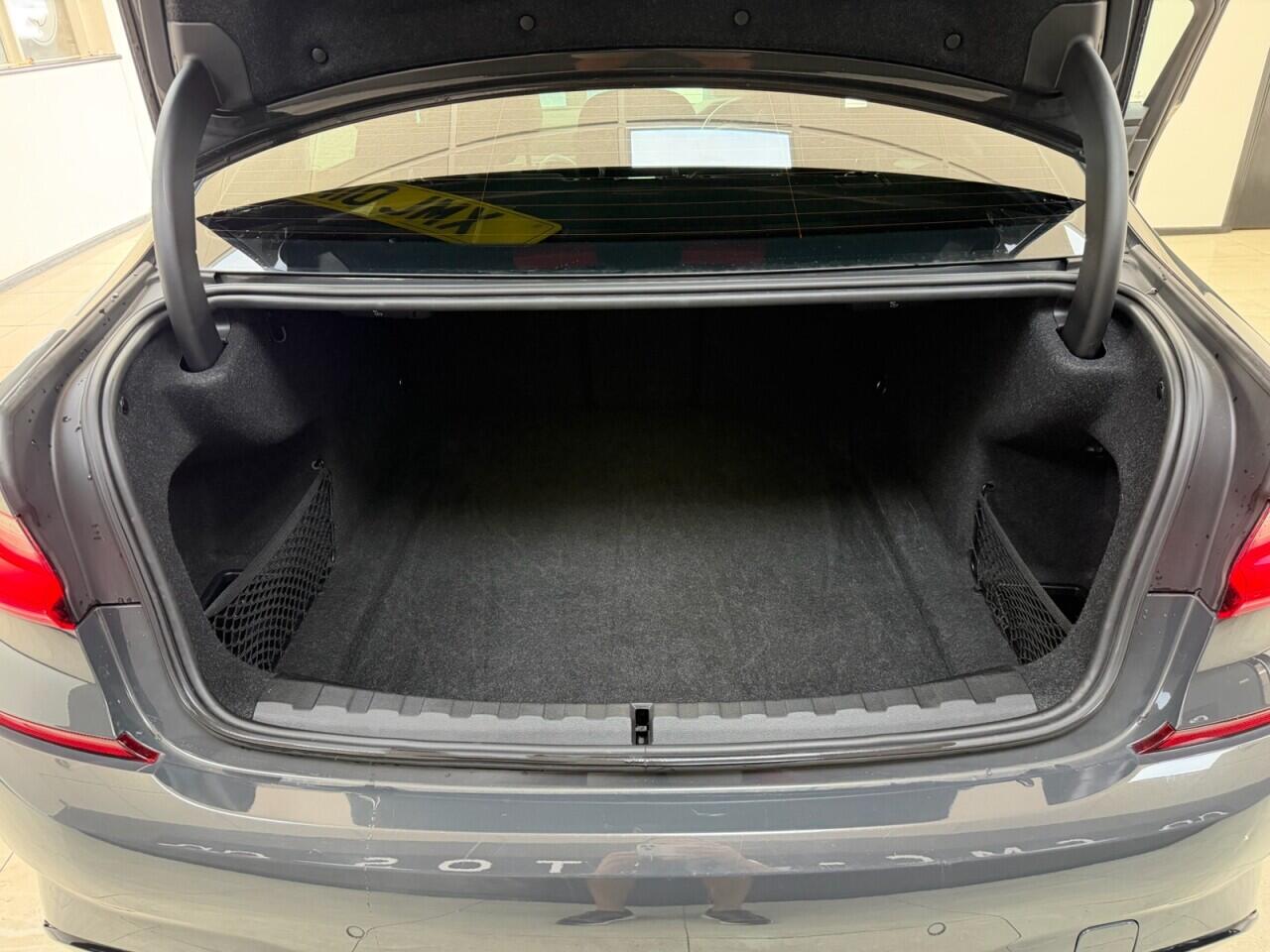 BMW 3 Series view 20