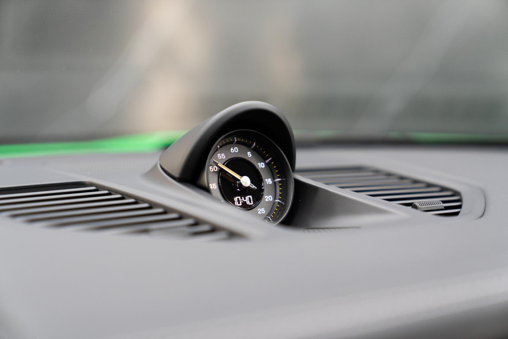 Porsche 911 view 16