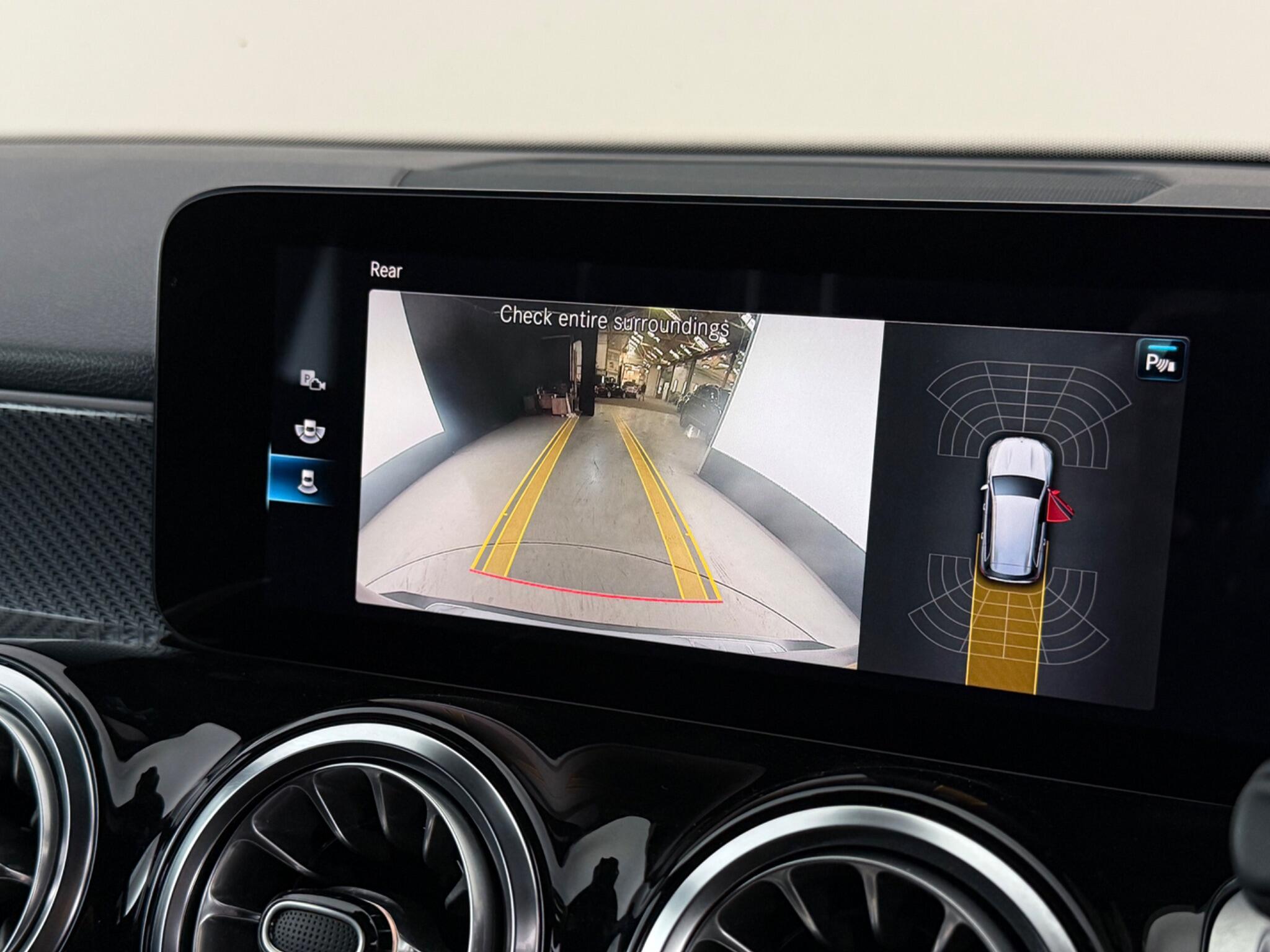 Mercedes-Benz GLB view 31