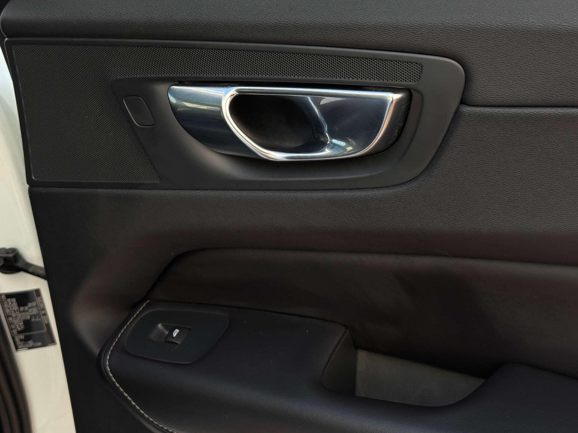 Volvo XC60 view 20