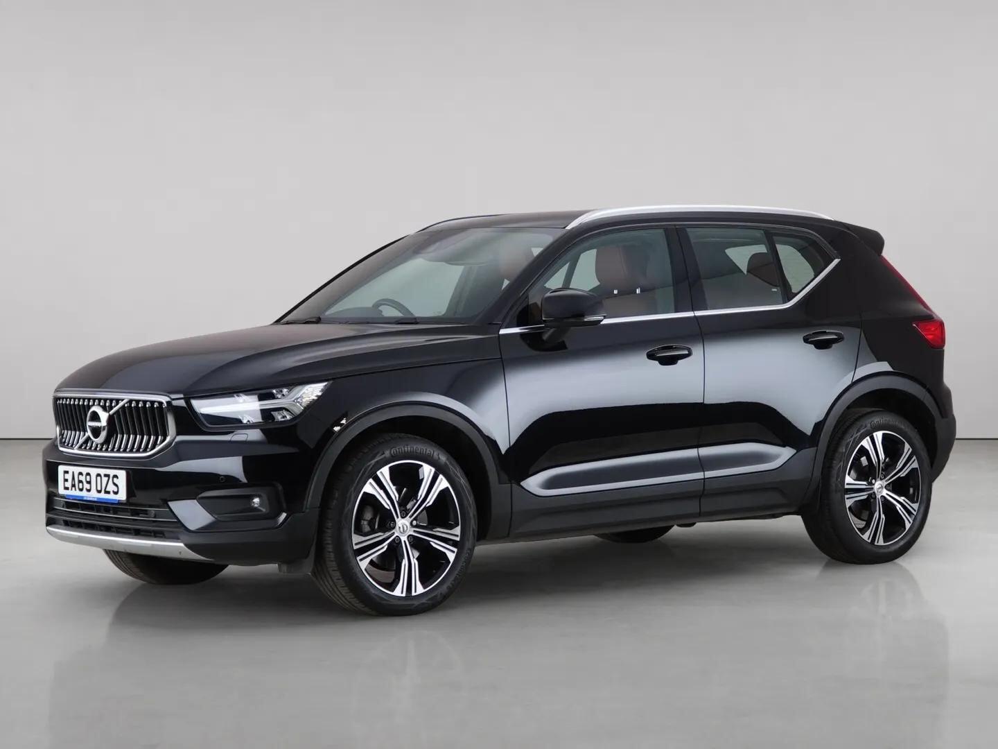 Volvo XC40 view 2