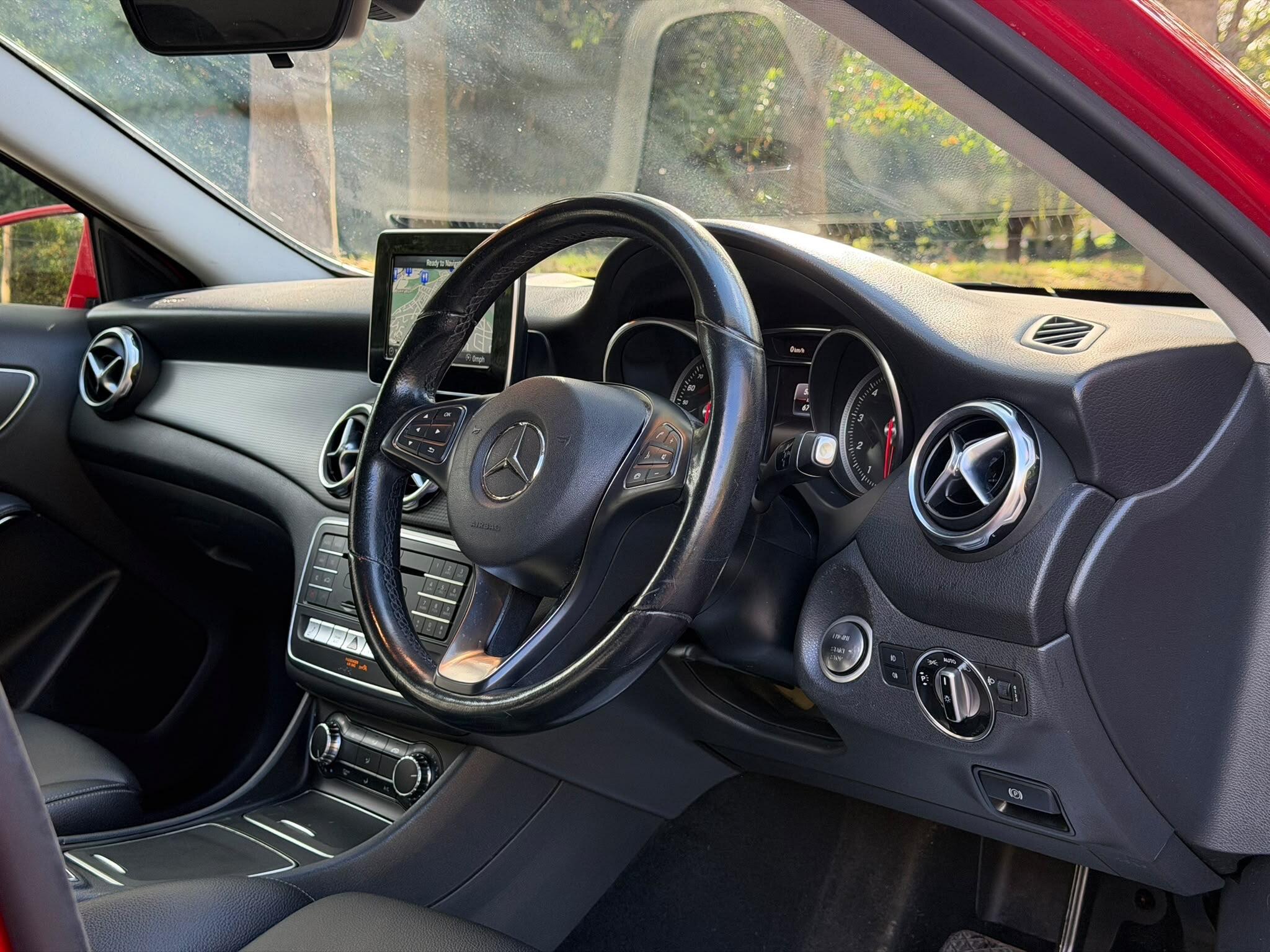 Mercedes-Benz Gla view 10