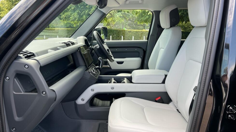 Land Rover Defender view 3