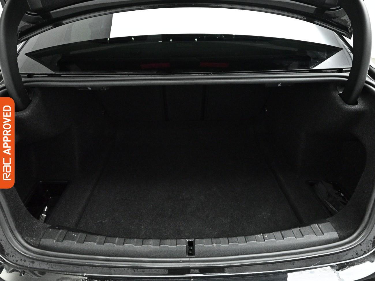 BMW 3 Series view 26