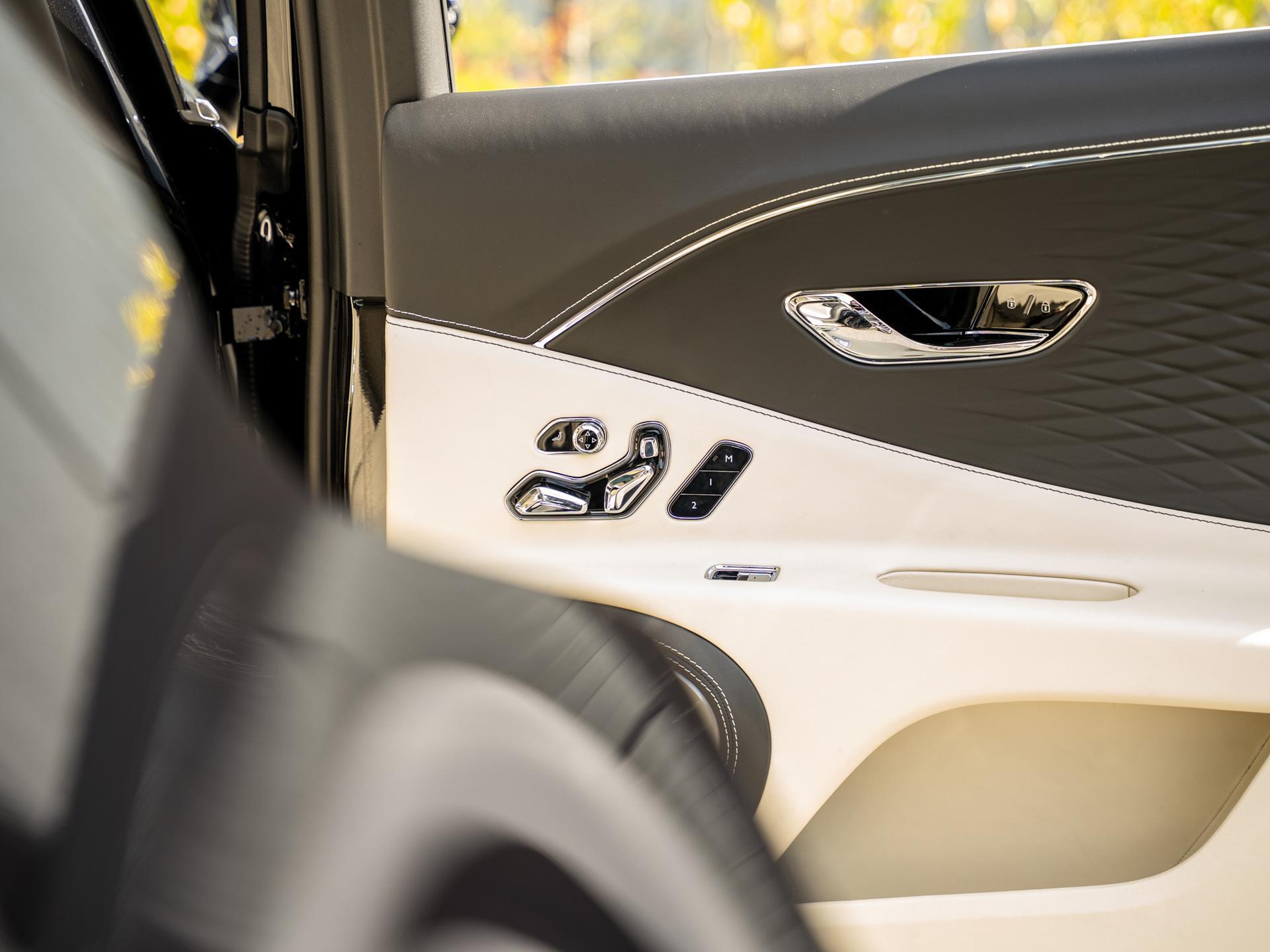 Bentley Flying Spur view 39