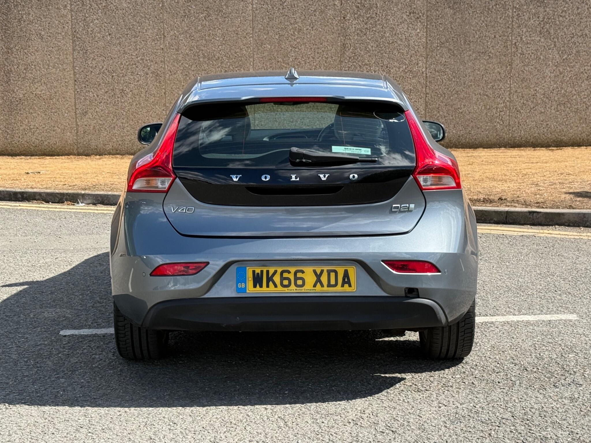 Volvo V40 view 8