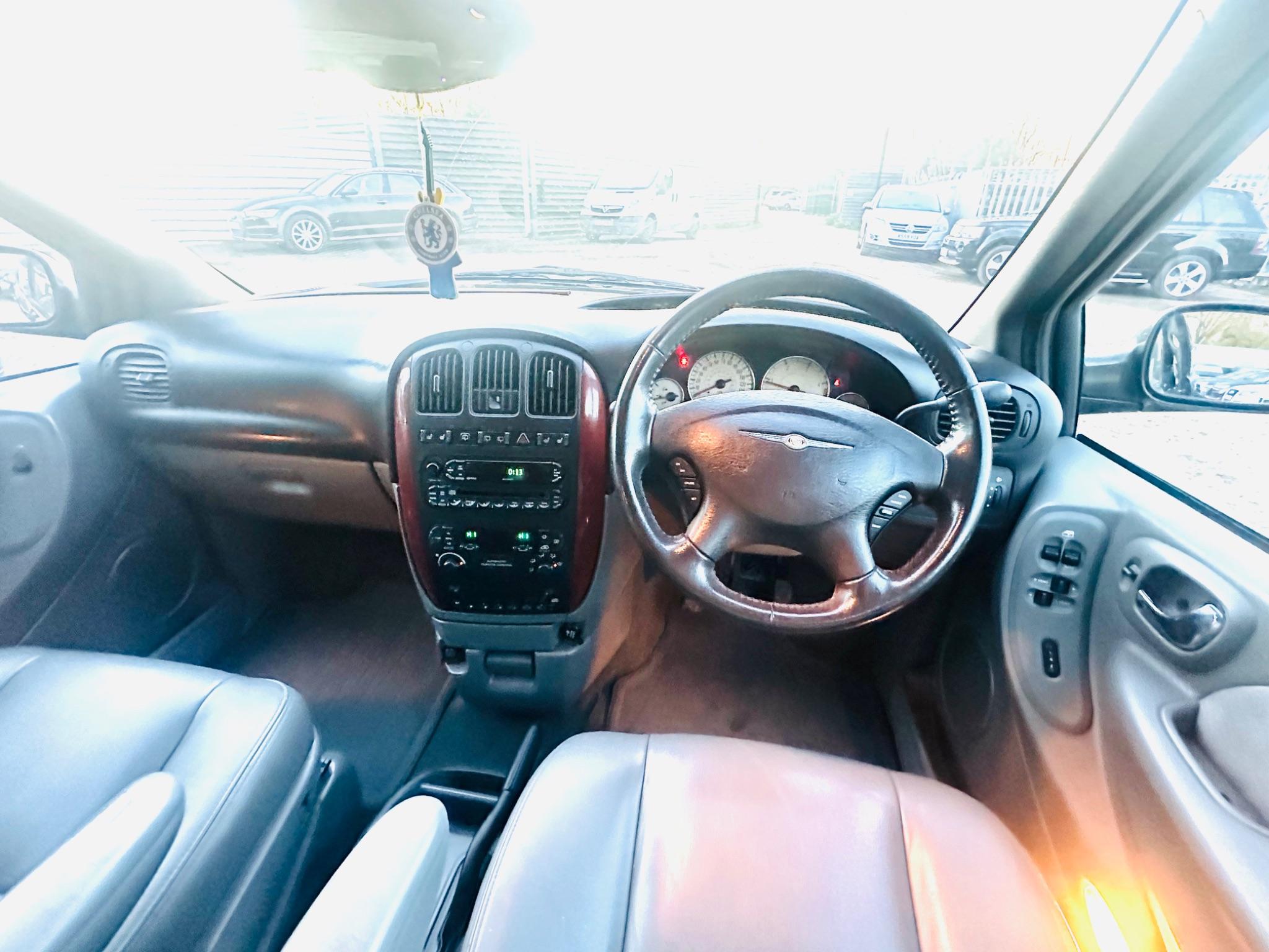 Chrysler Grand Voyager view 3