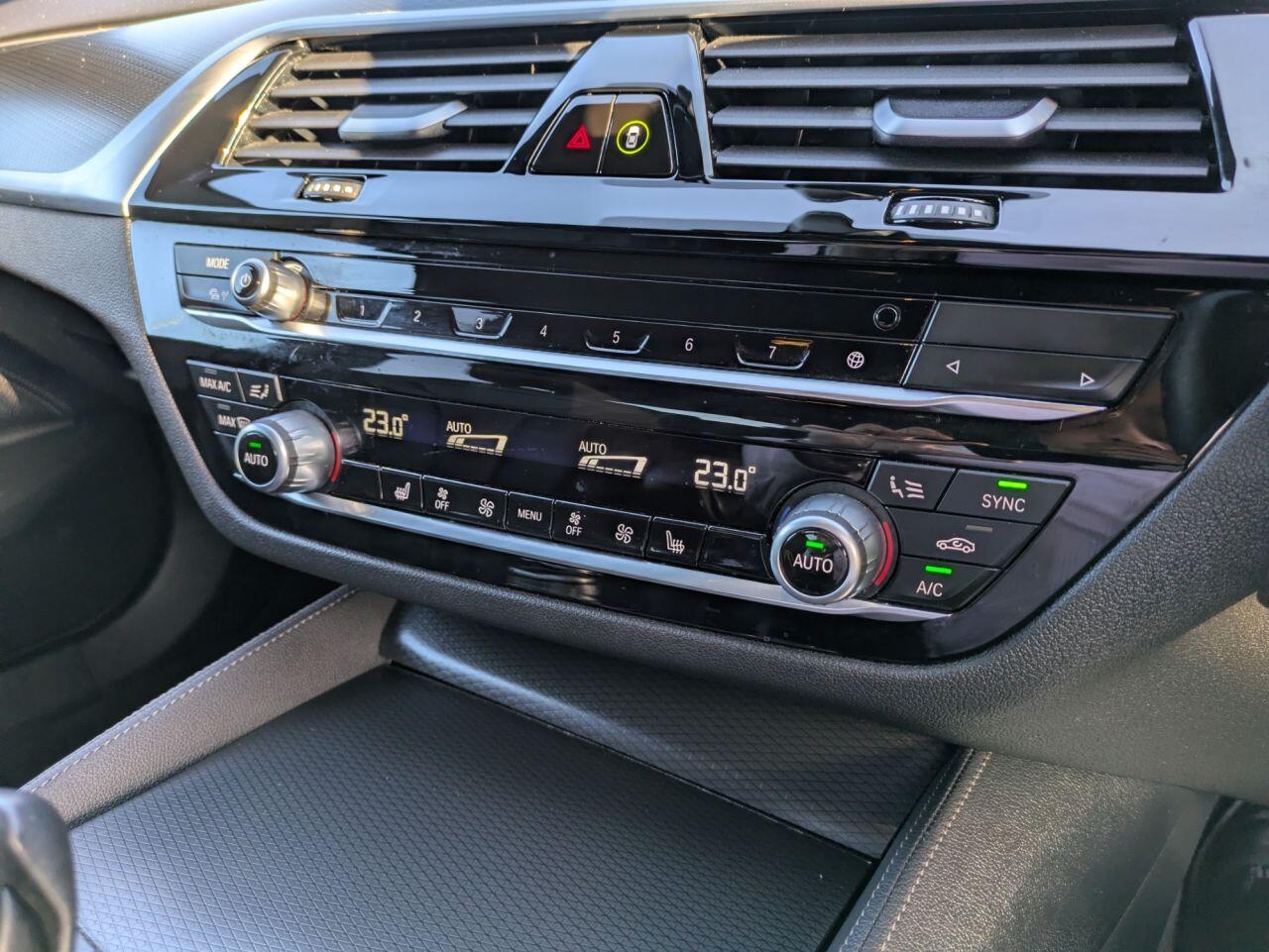 BMW 5 Series view 21