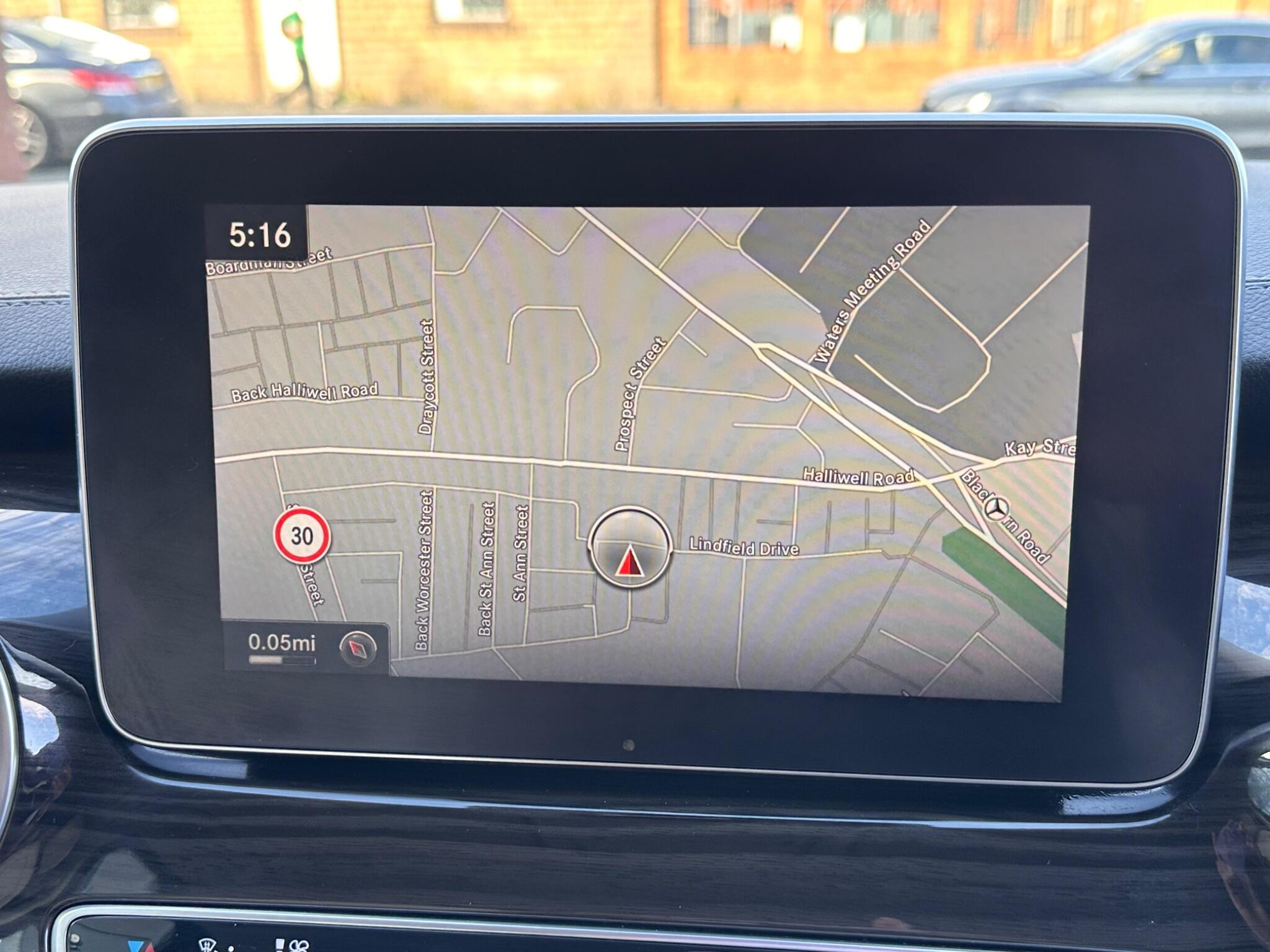 Mercedes-Benz V-Class view 17