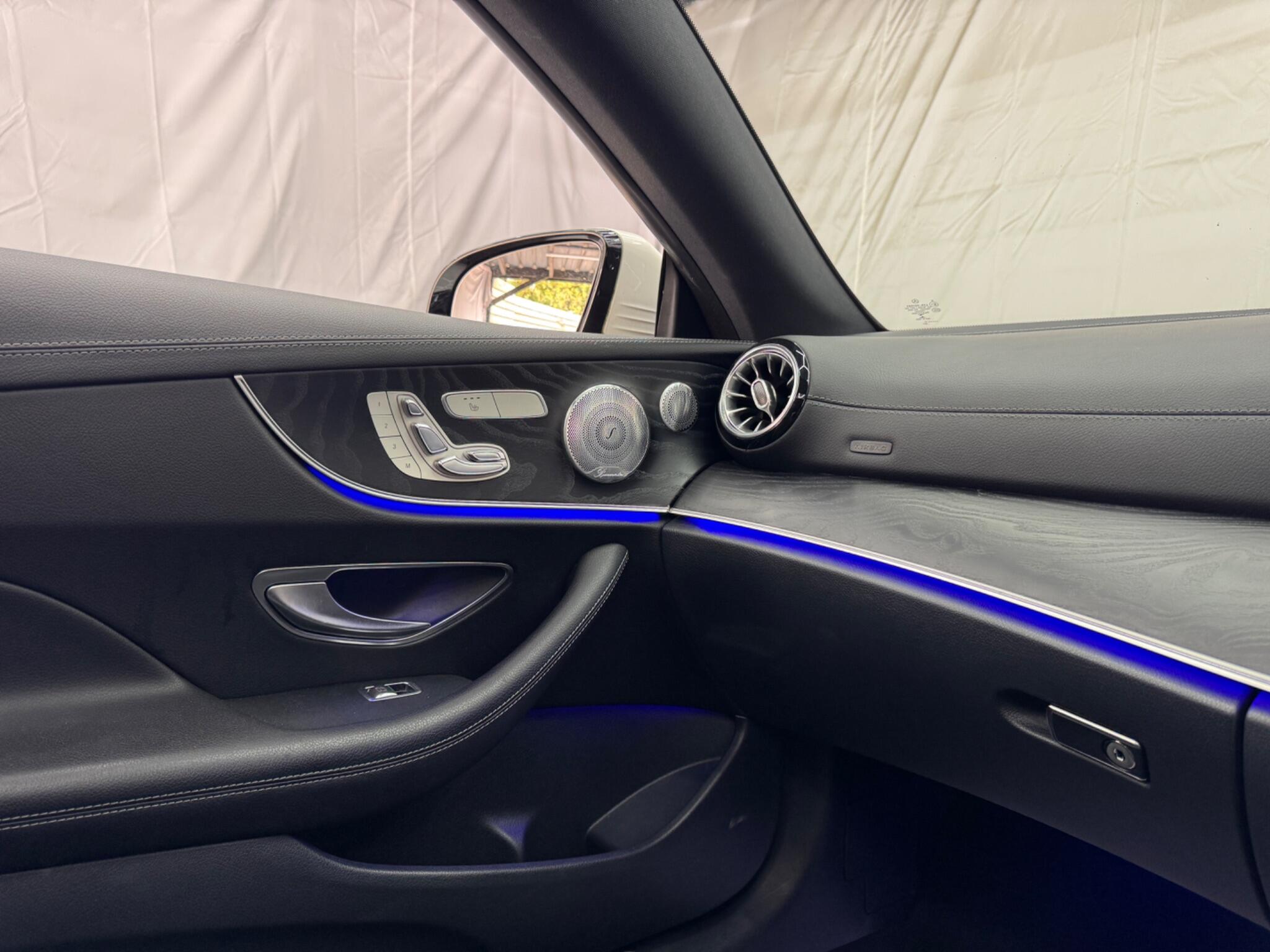 Mercedes-Benz E Class view 27