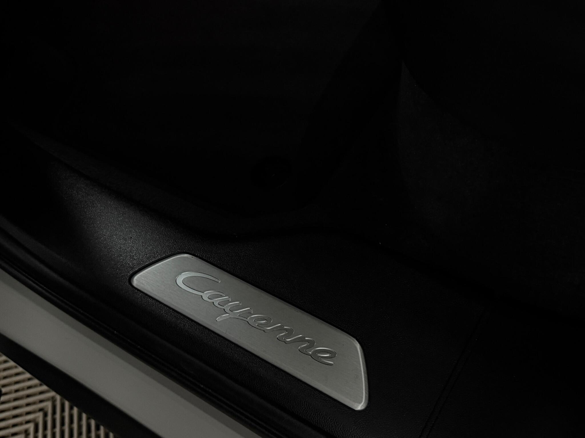 Porsche Cayenne view 36