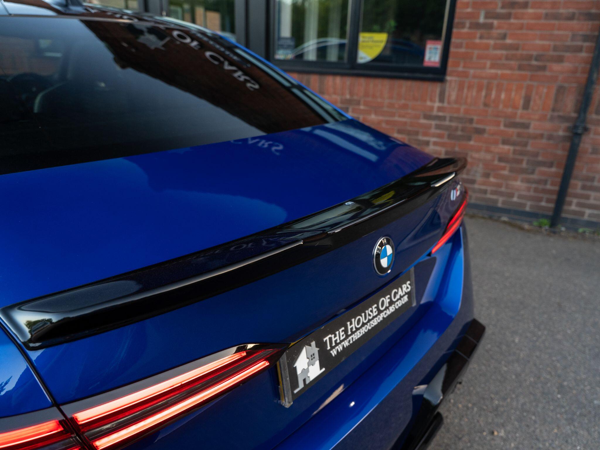 BMW M5 view 24