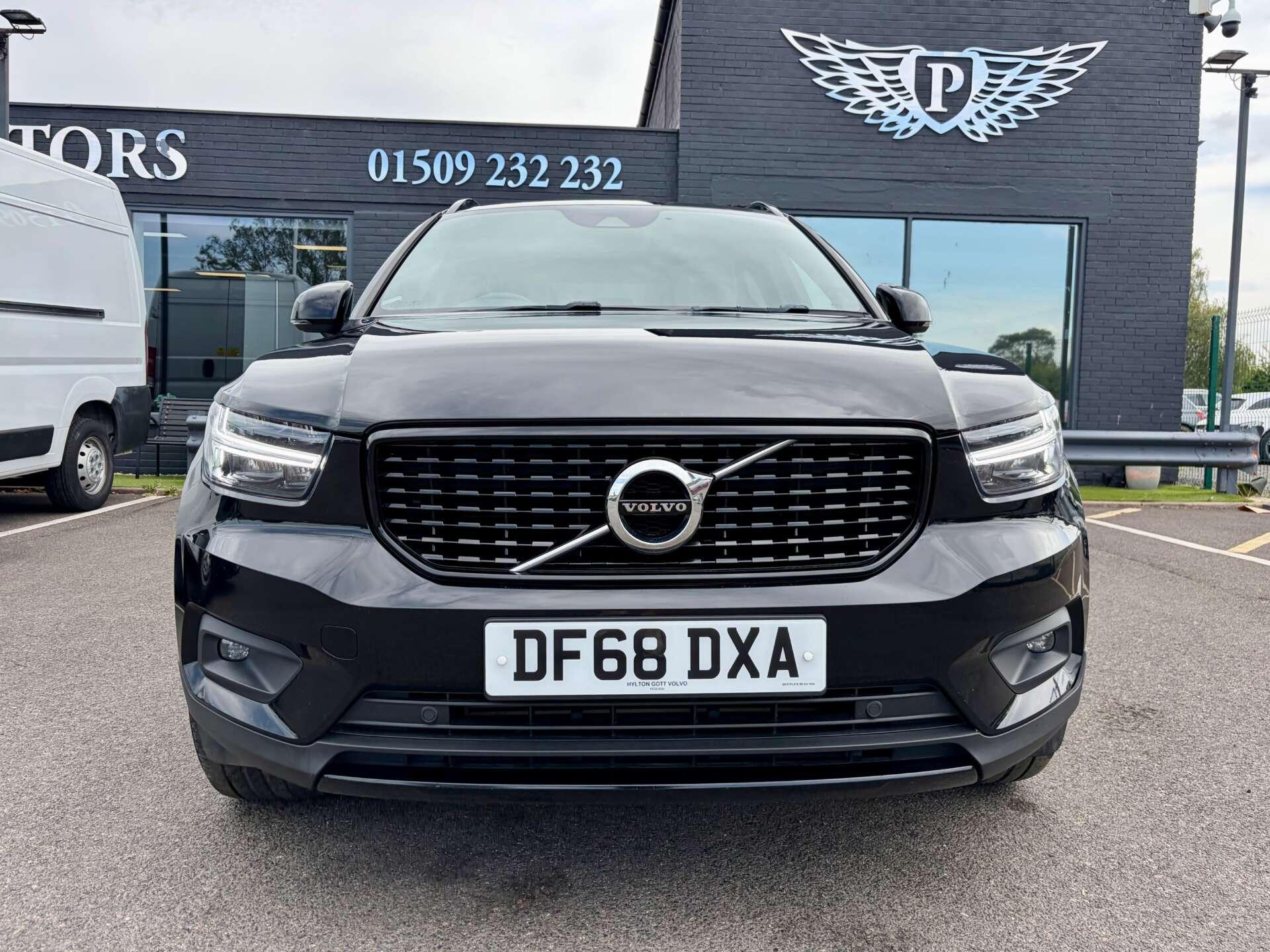 Volvo XC40 view 3