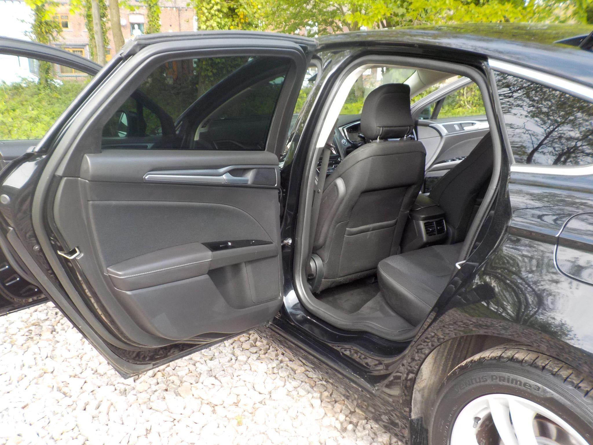 Ford Mondeo 2.0 TDCi Titanium Euro 6 (s/s) 5dr