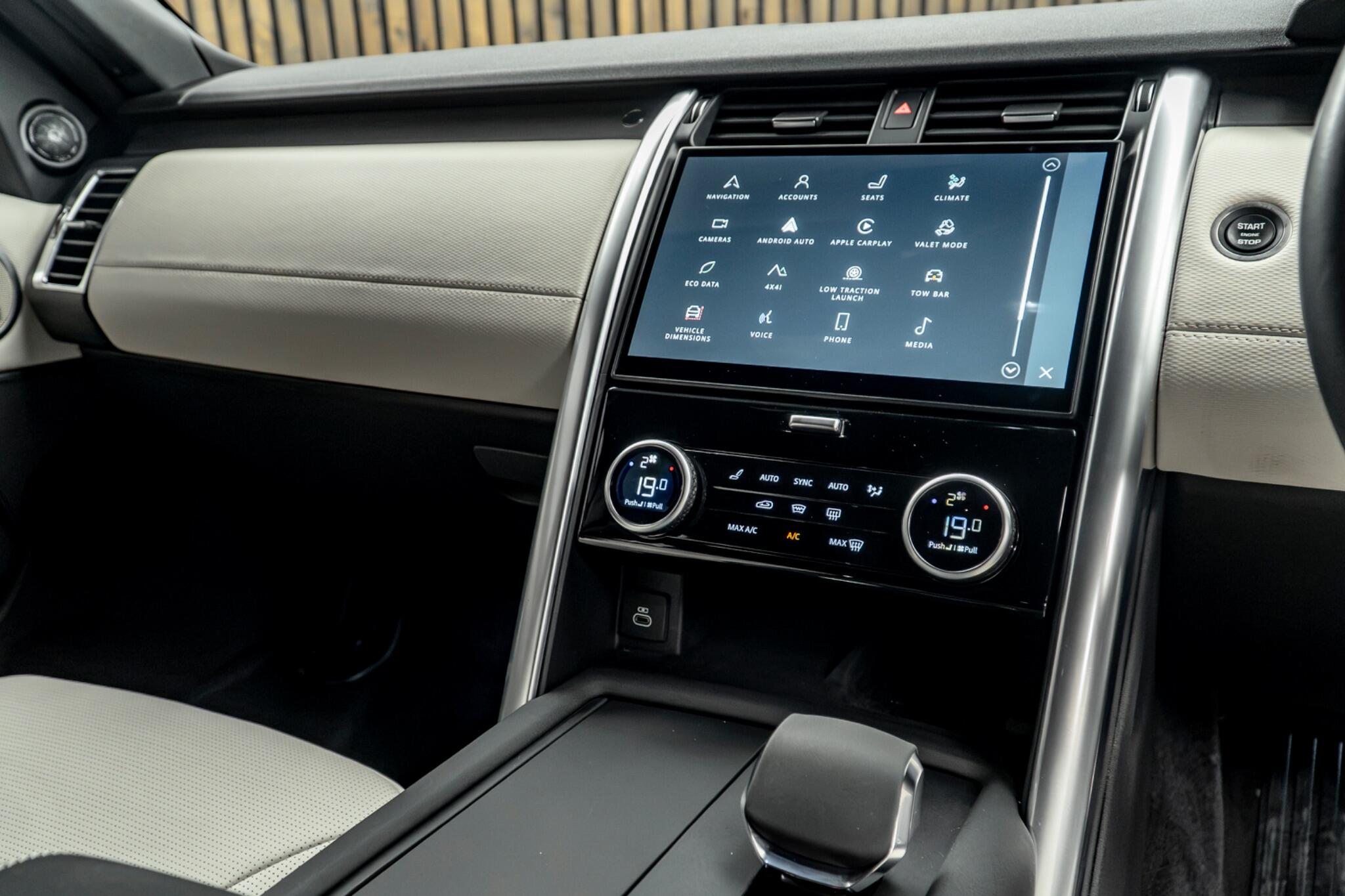 Land Rover Discovery view 25