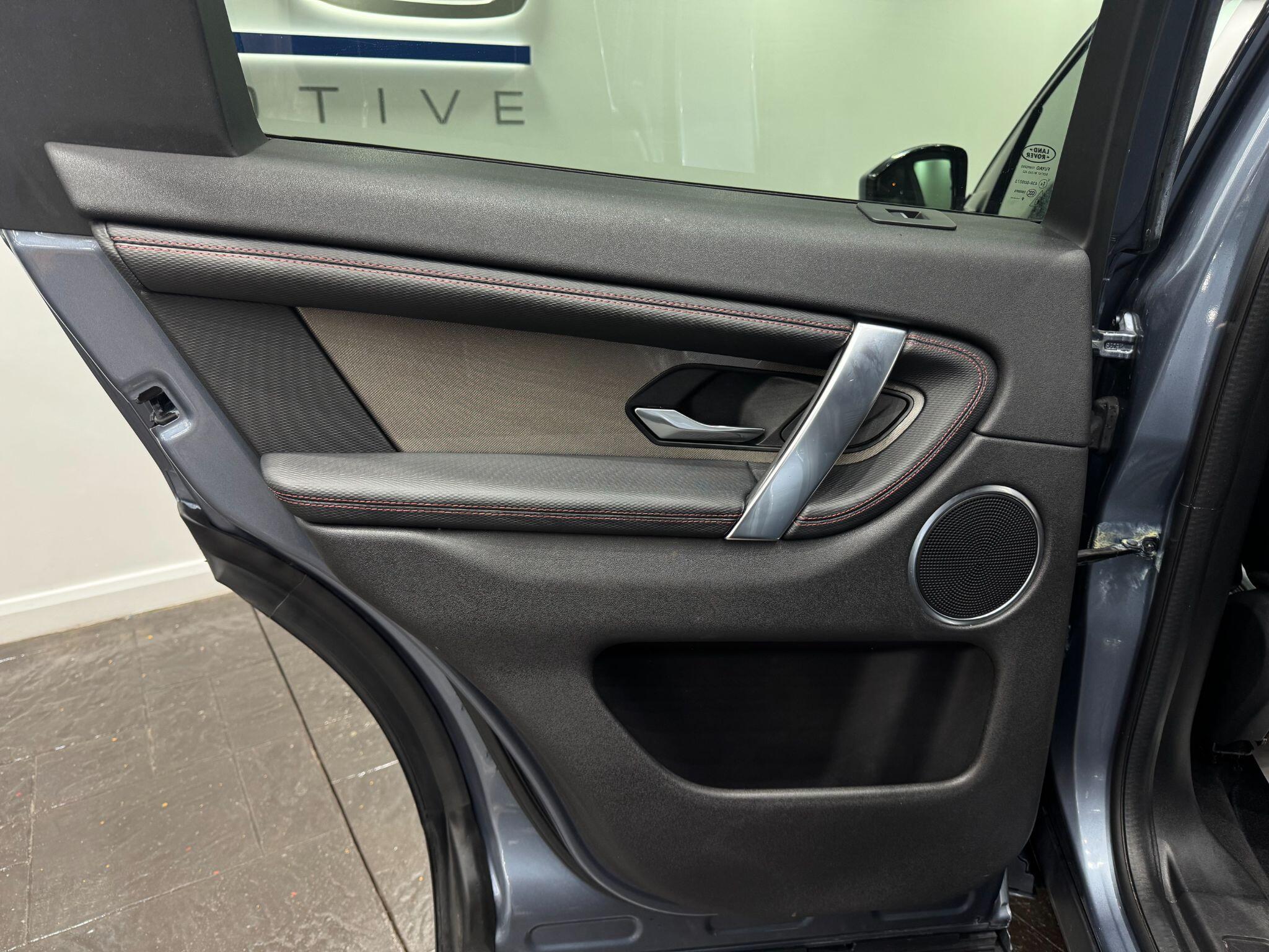 Land Rover Discovery Sport view 50