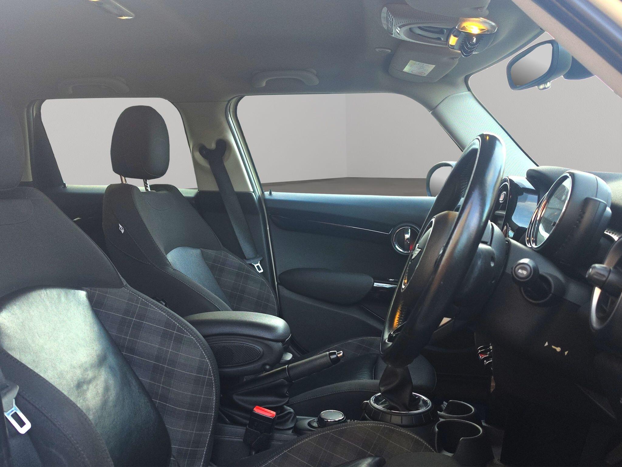 Mini Cooper view 11