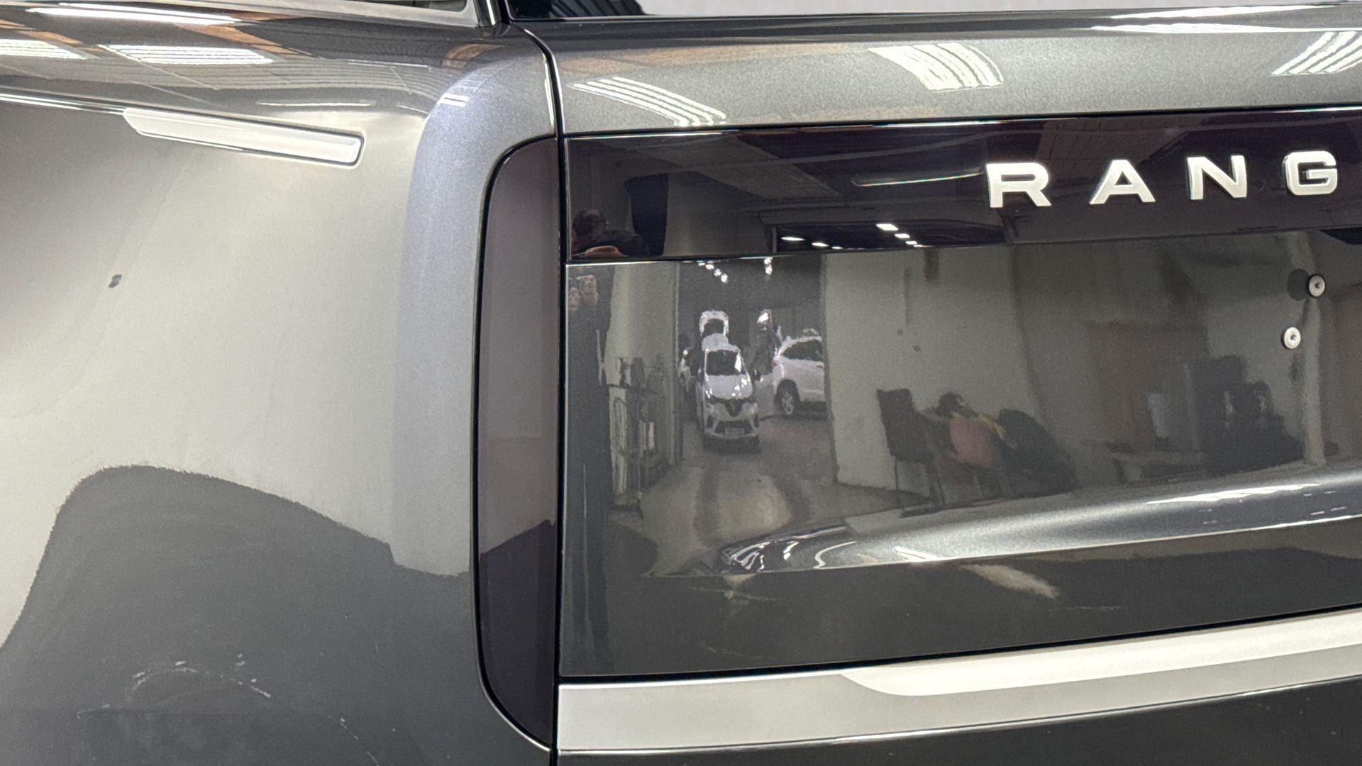 Land Rover Range Rover view 19