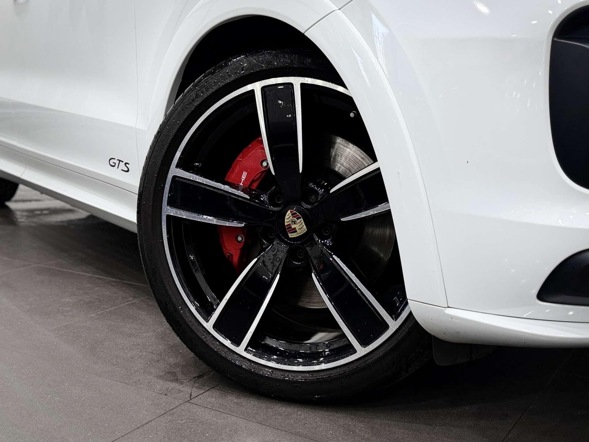 Porsche Cayenne view 10