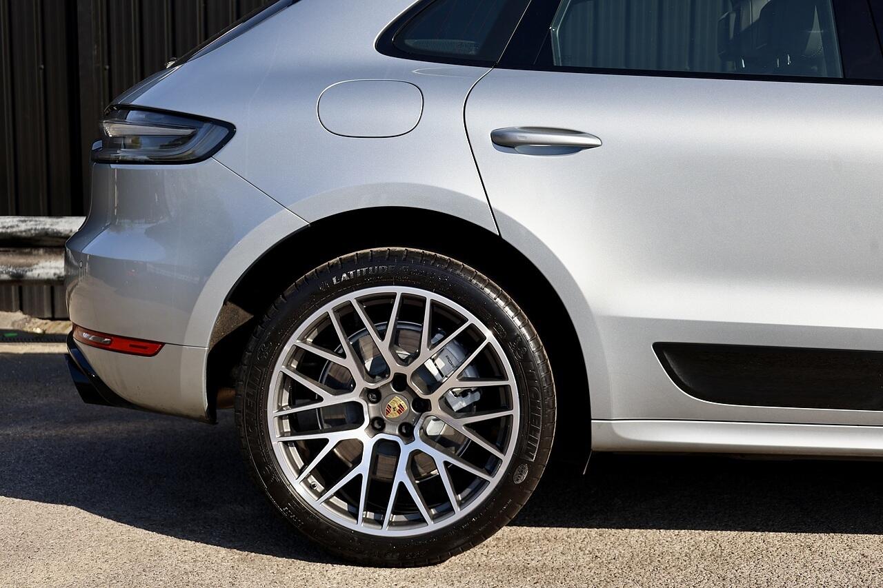 Porsche Macan view 17