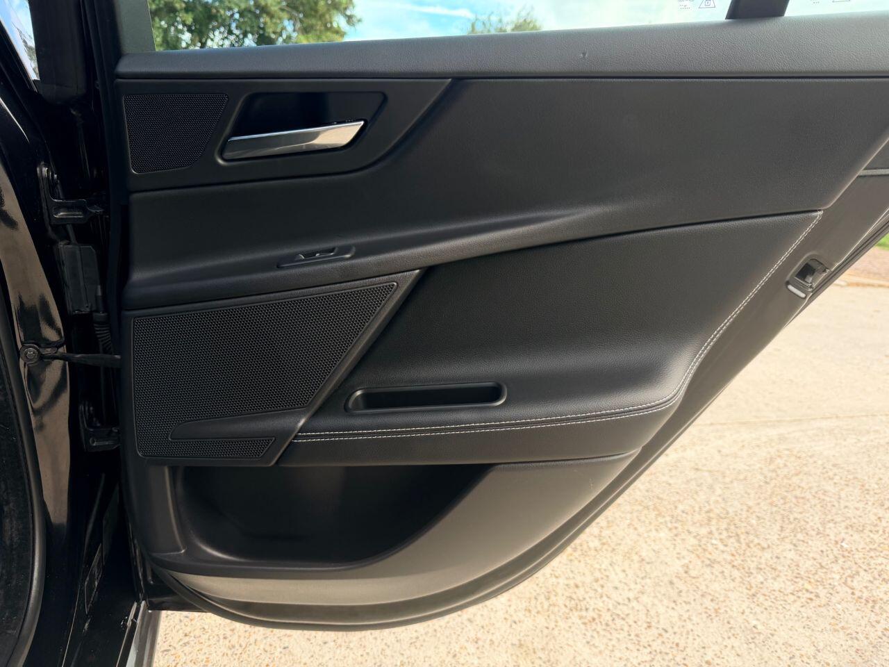 Jaguar Xe view 19