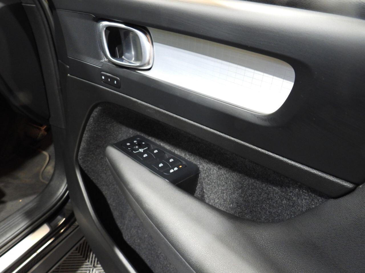 Volvo XC40 view 29