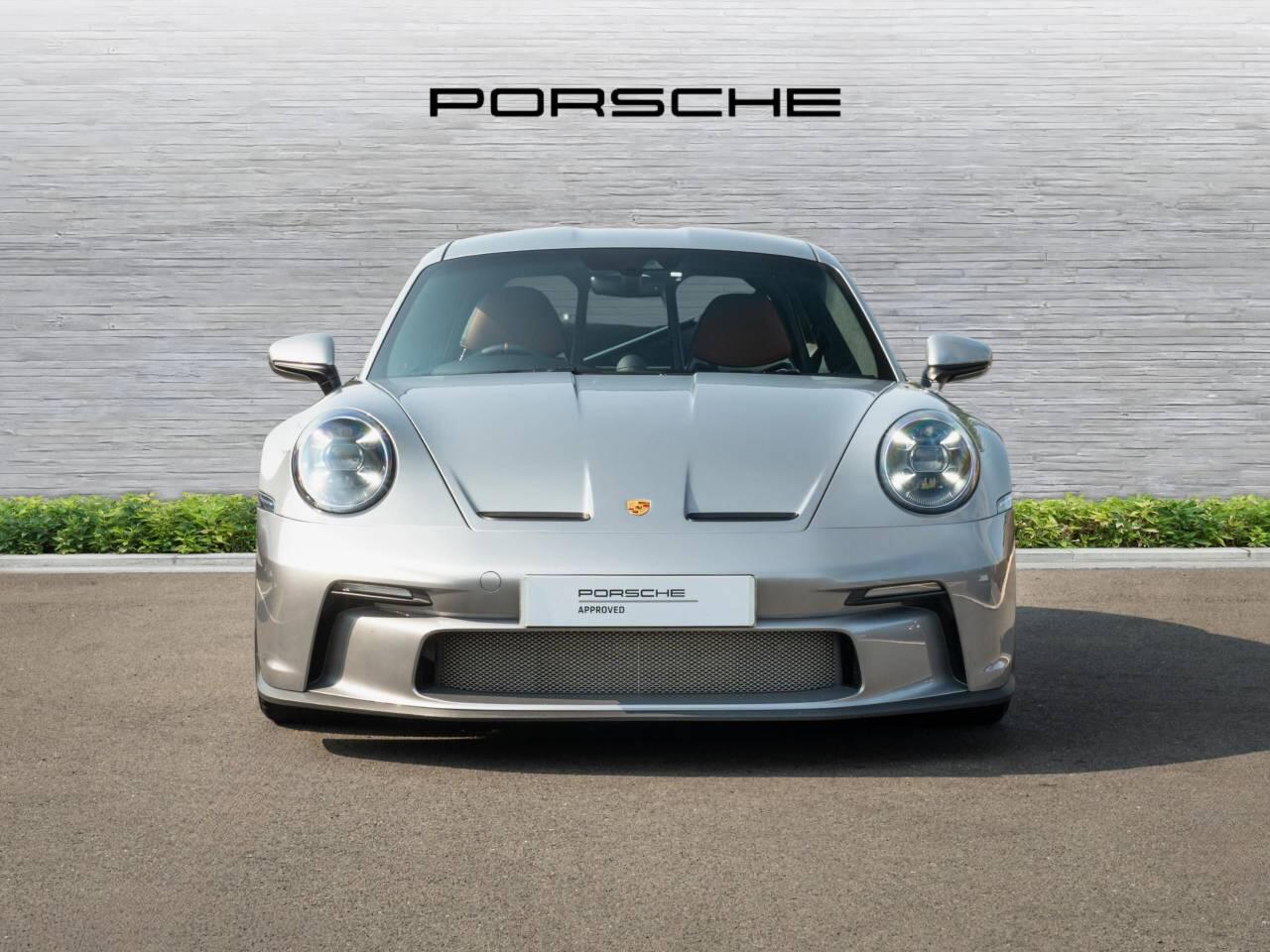 Porsche 911 view 6