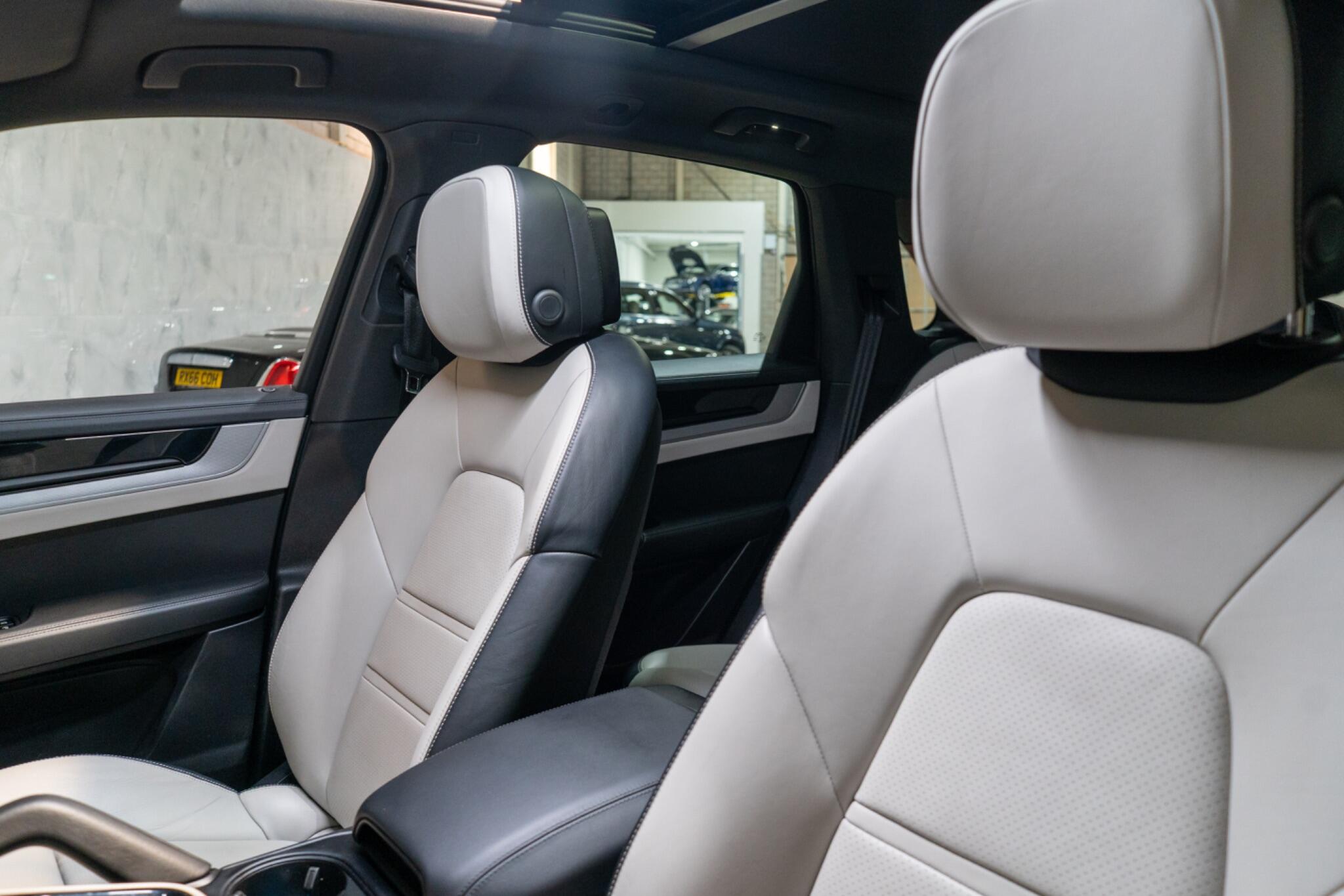 Porsche Cayenne view 32