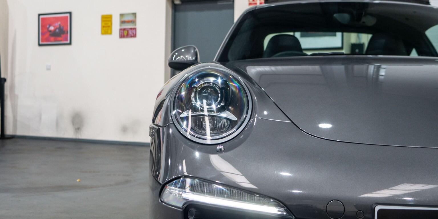 Porsche 911 view 40