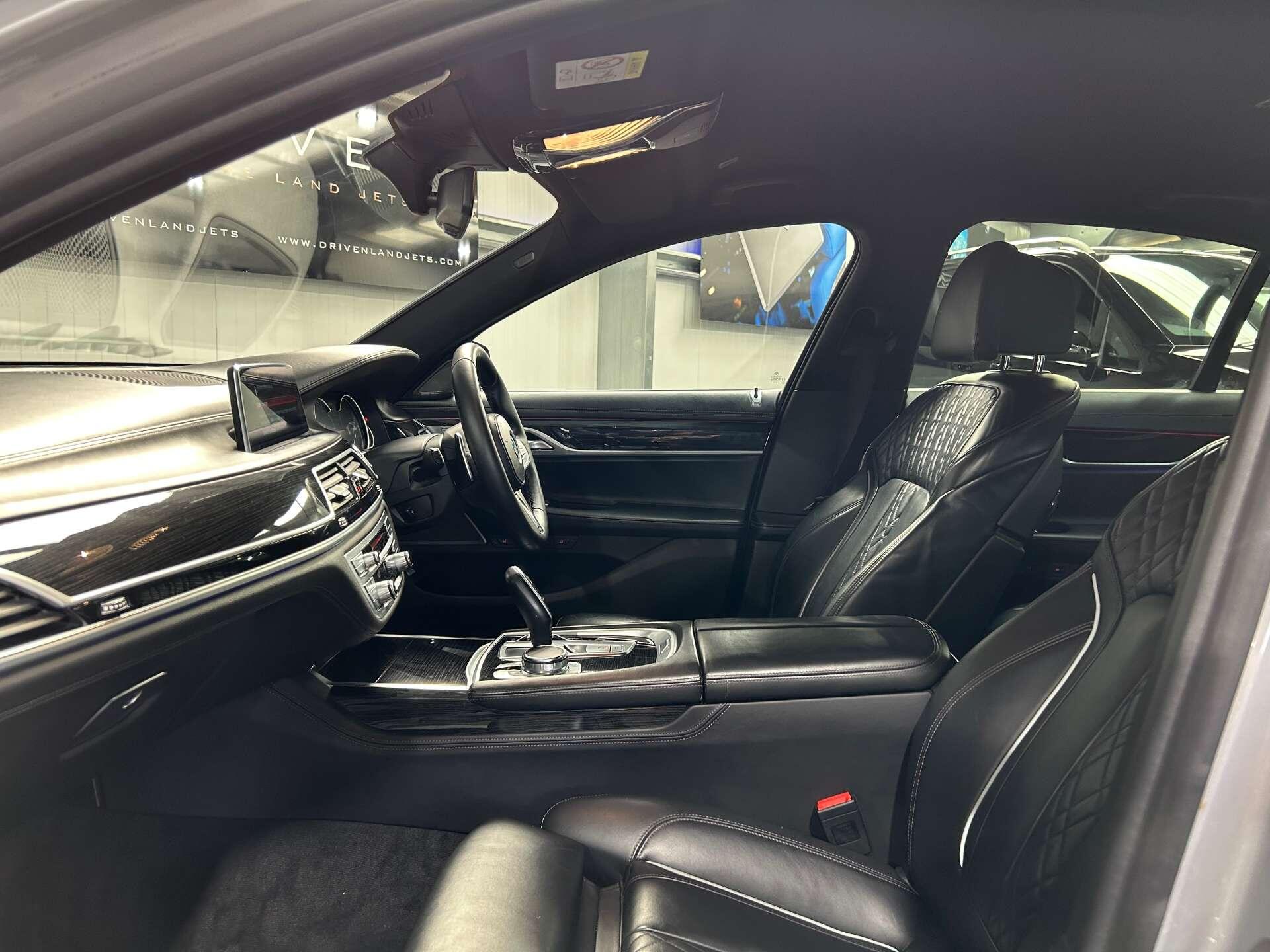 BMW 7 Series view 39