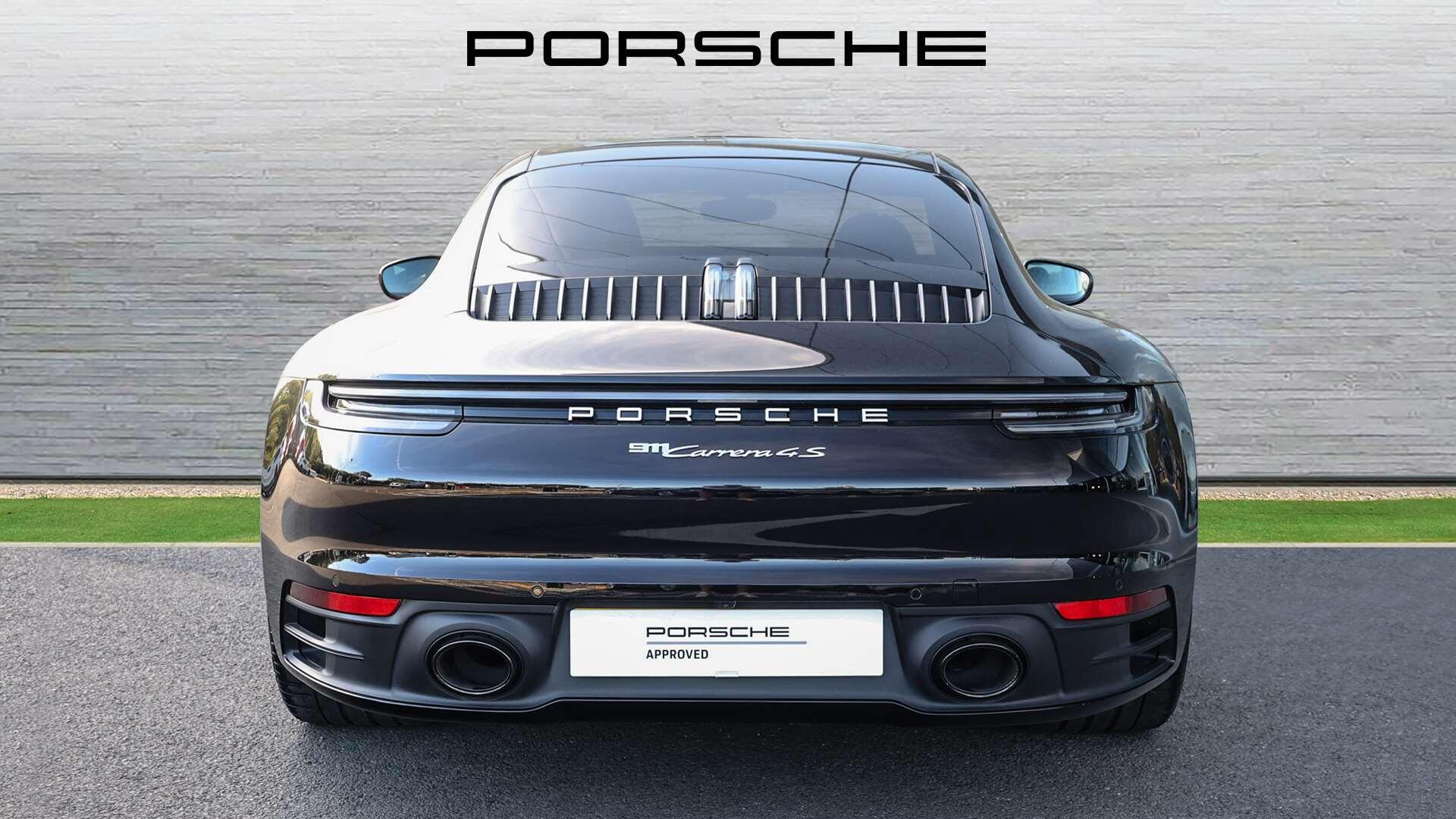 Porsche 911 view 10