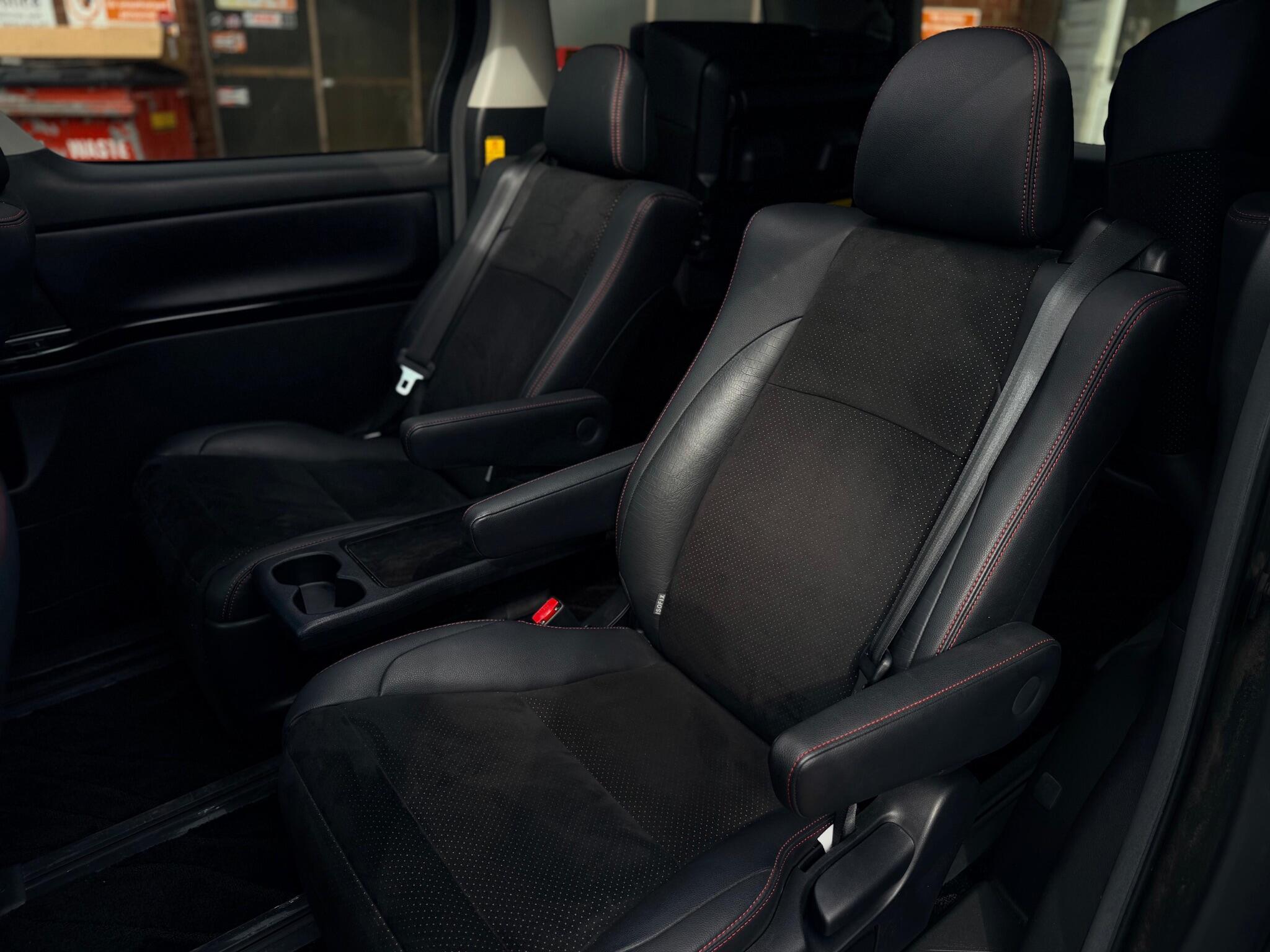 Toyota Vellfire view 8