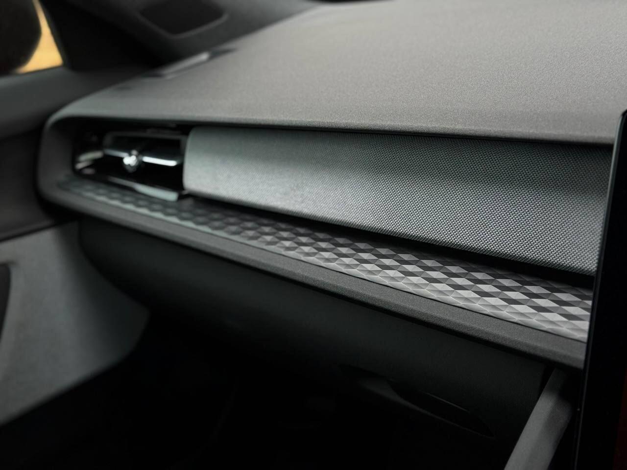Polestar 2 view 60