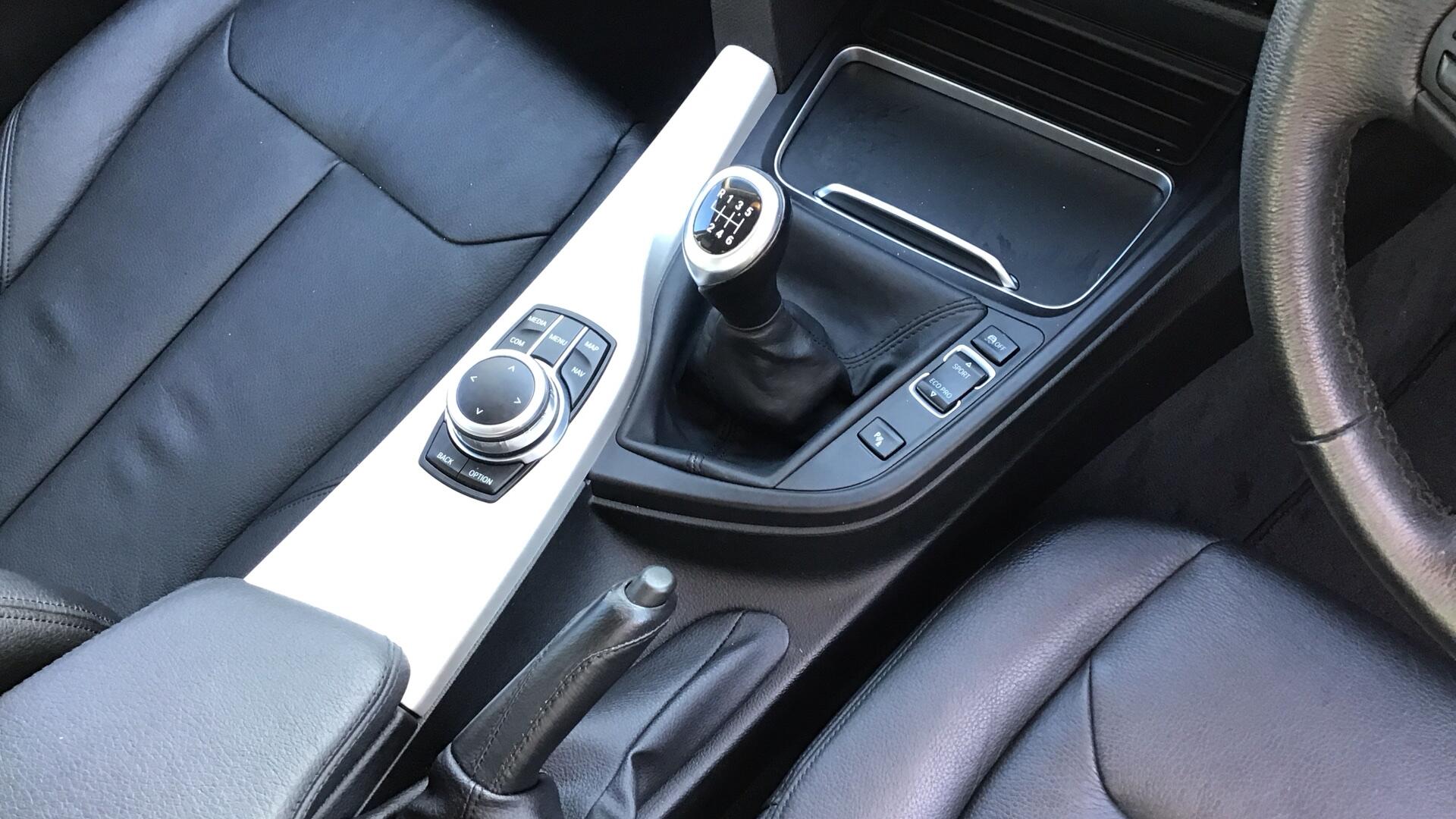 BMW 3 Series view 10