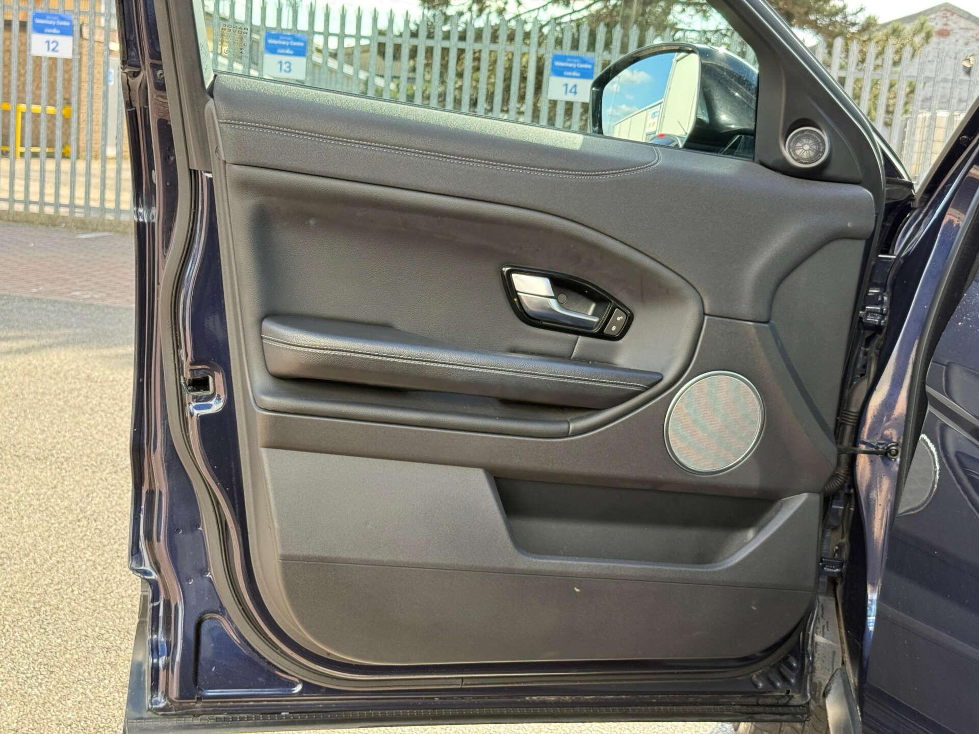 Land Rover Range Rover Evoque view 35