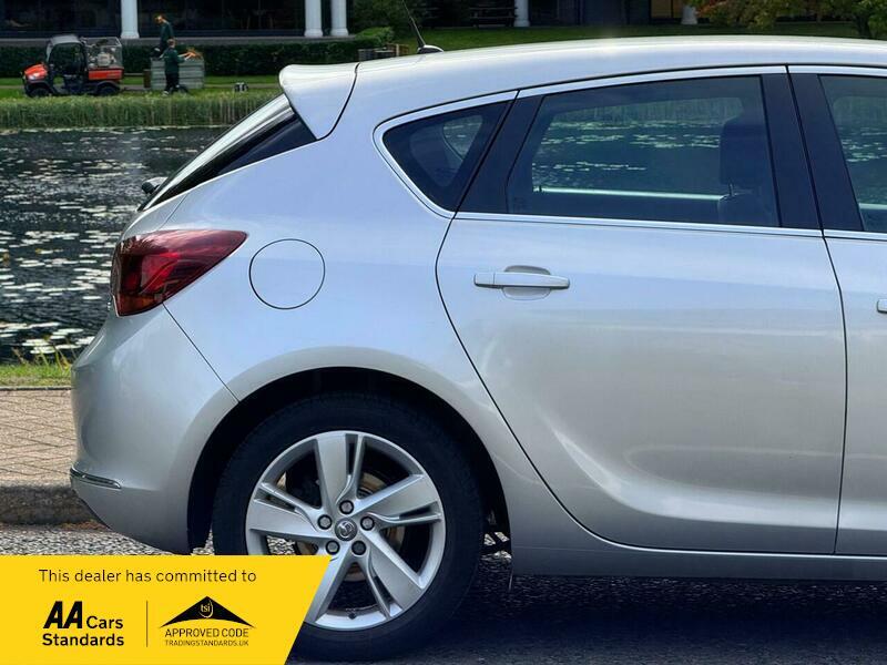 2015 Vauxhall Astra 1.6i SRi Euro 6 5dr • 60,200 miles image 10