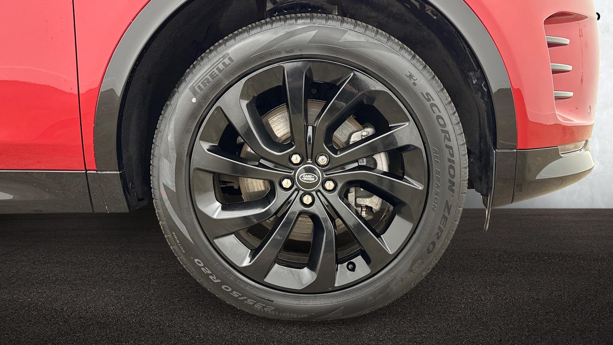 Land Rover Discovery Sport view 8