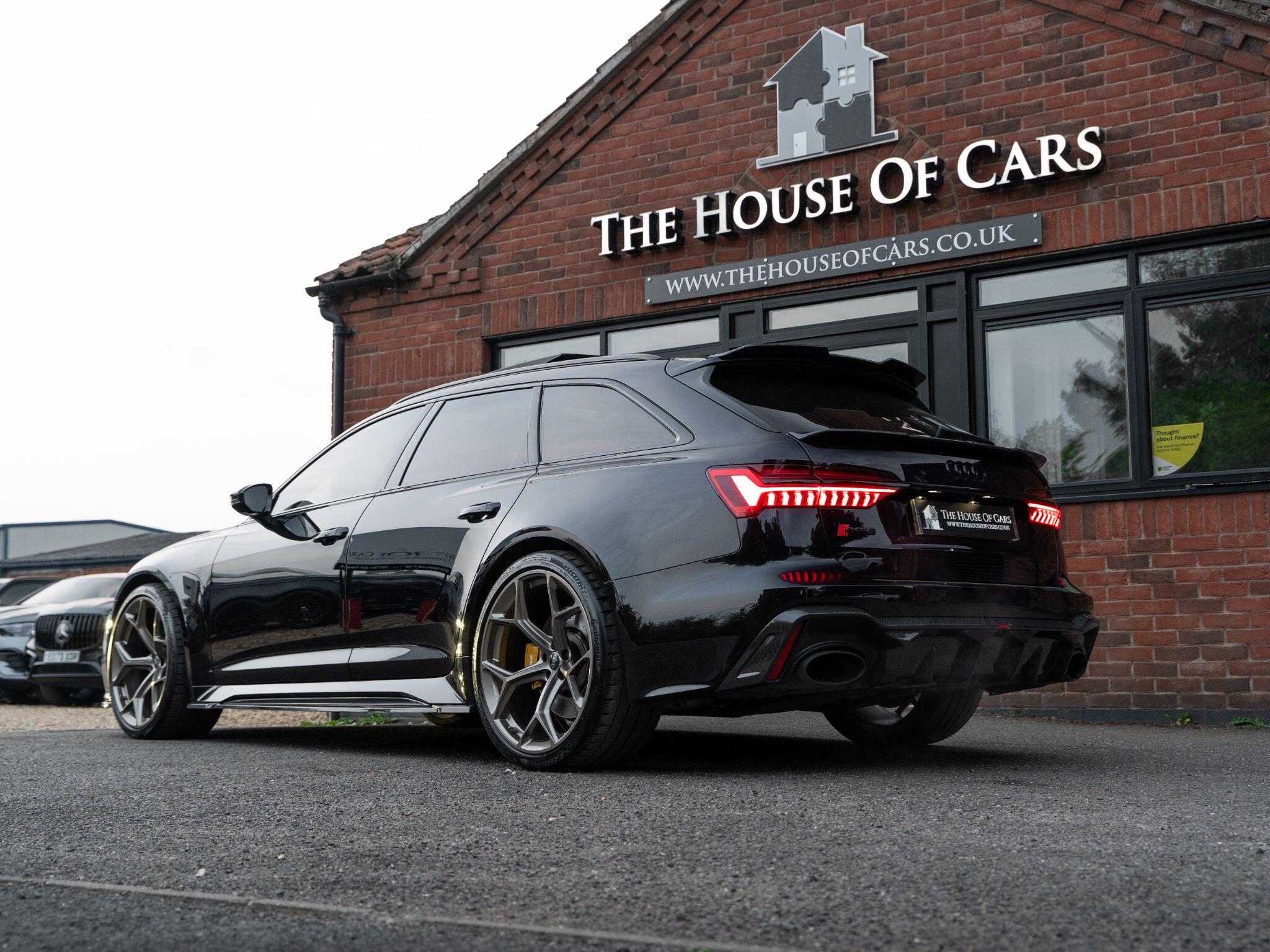 Audi RS6 Avant view 4