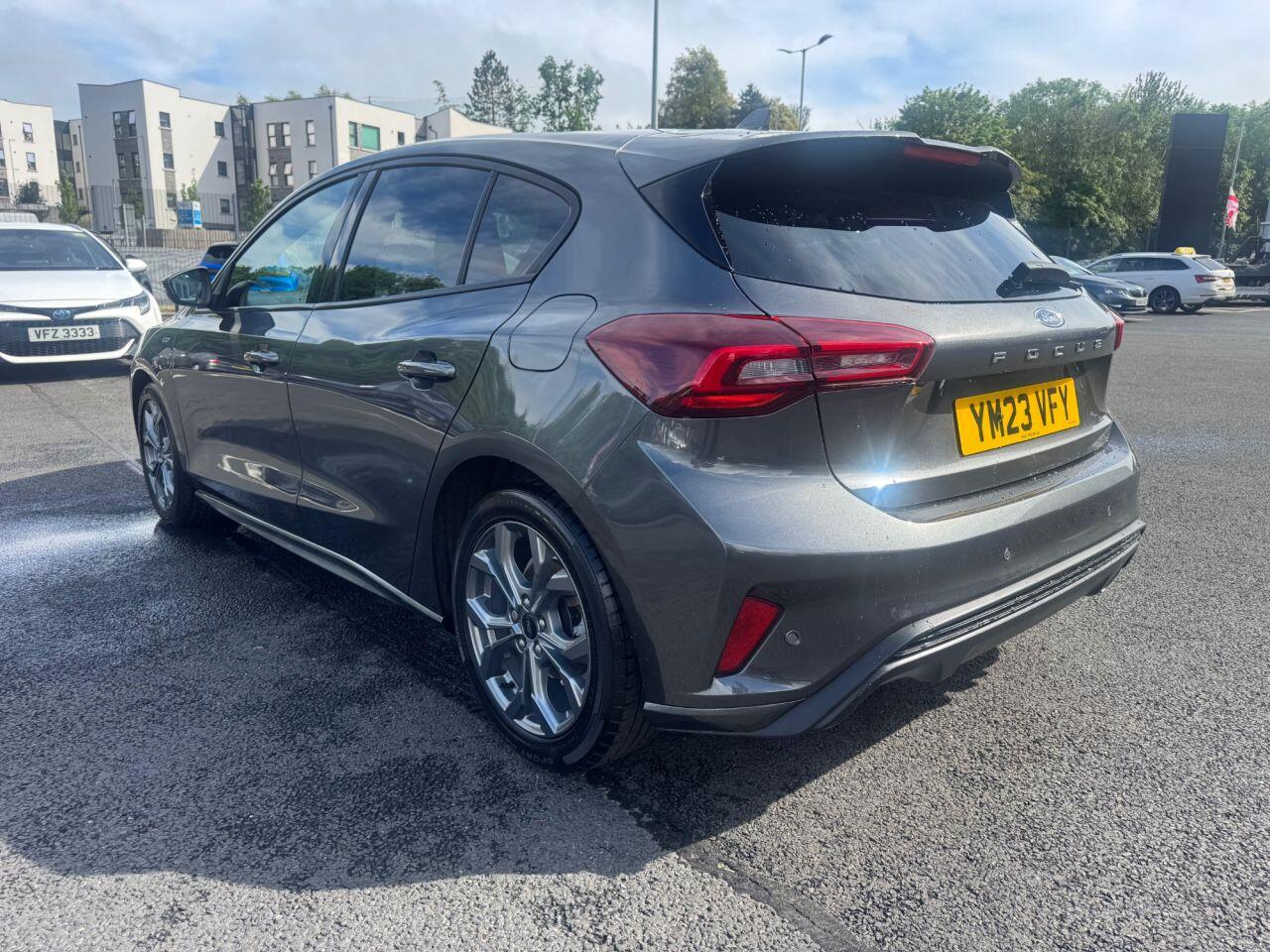 Ford Focus view 4