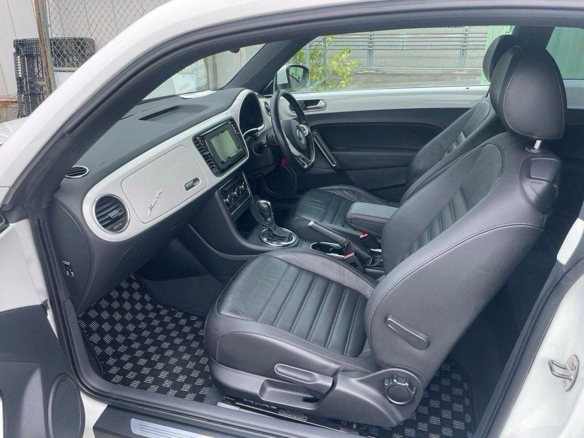 Volkswagen Beetle view 10