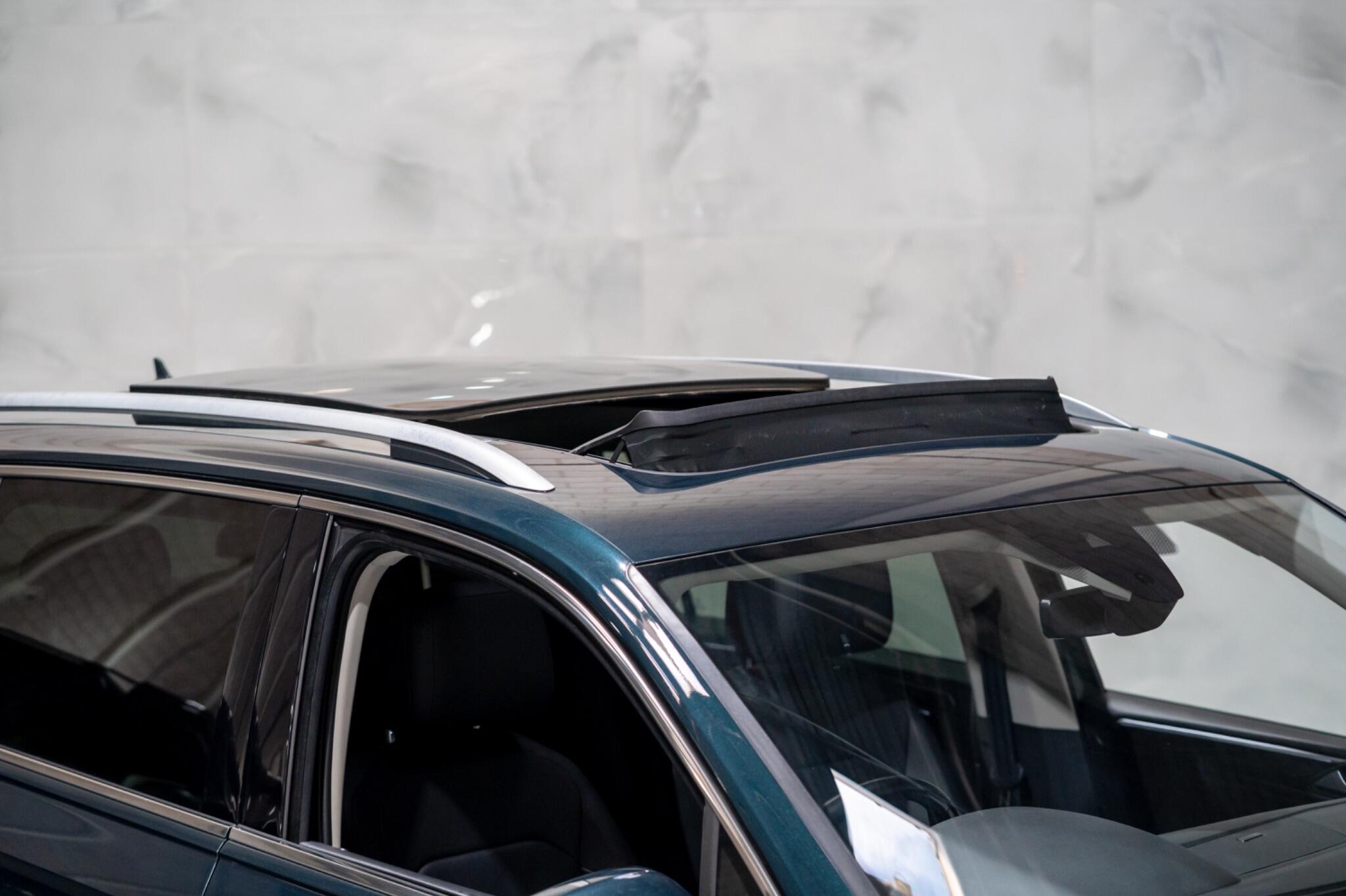 Volkswagen Tiguan Allspace view 9