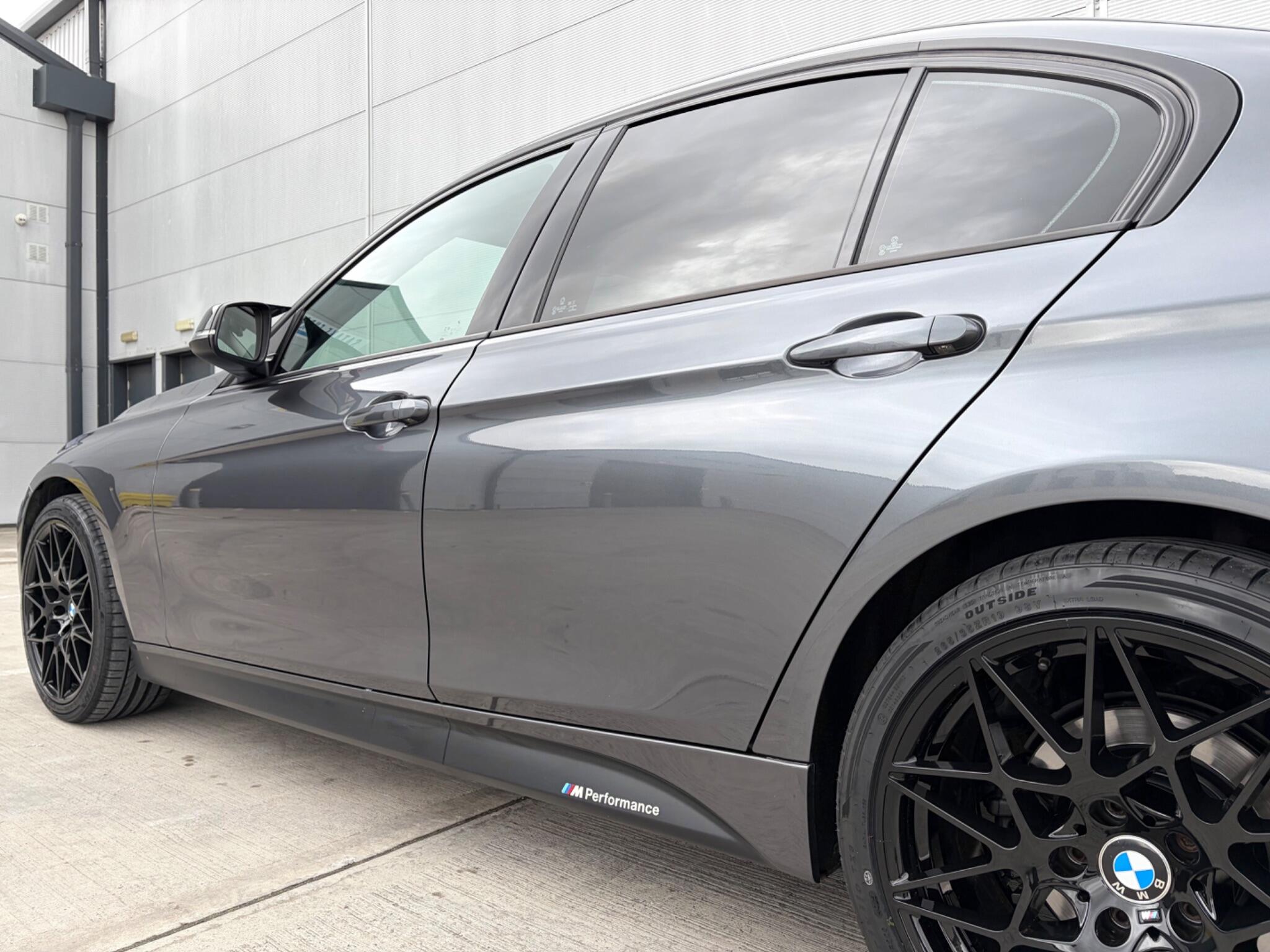 BMW 3 Series view 8
