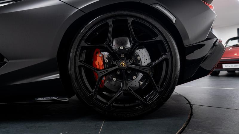 Lamborghini Revuelto view 21
