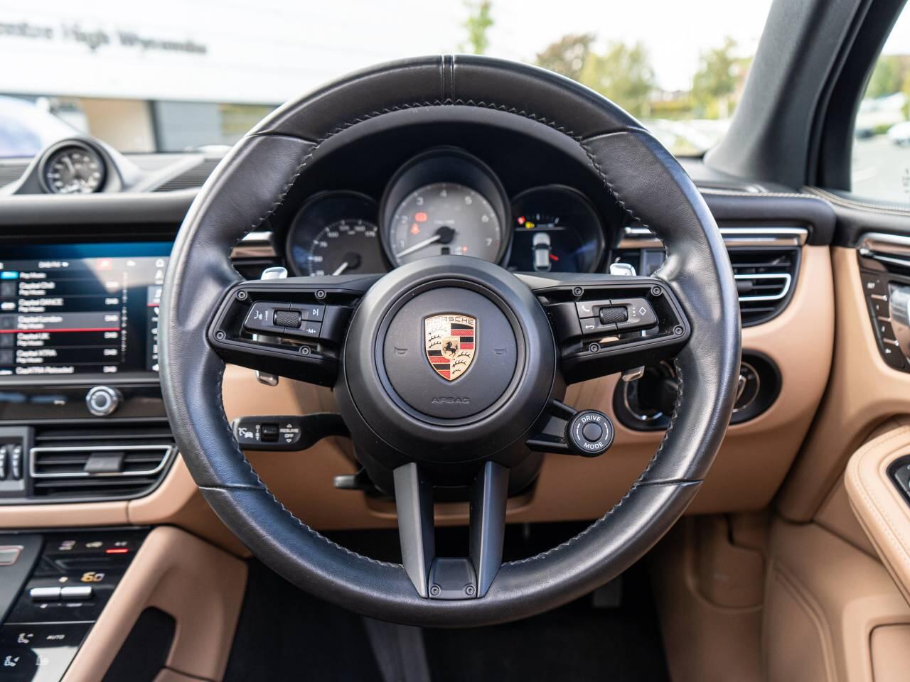 Porsche Macan view 20