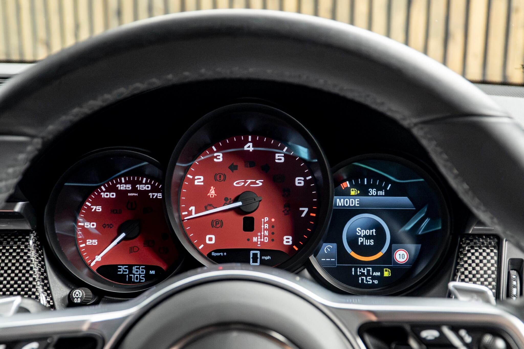 Porsche Macan view 35