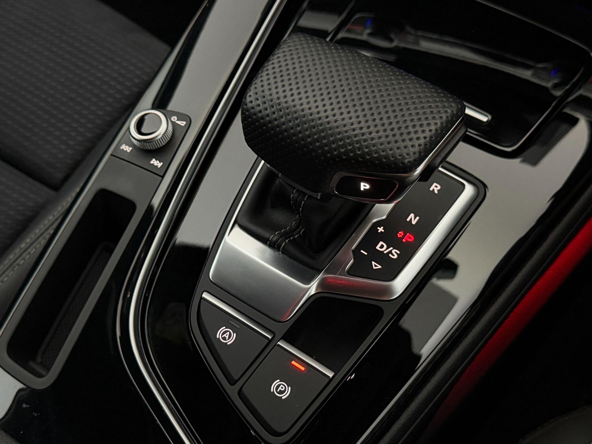 Audi A4 view 24