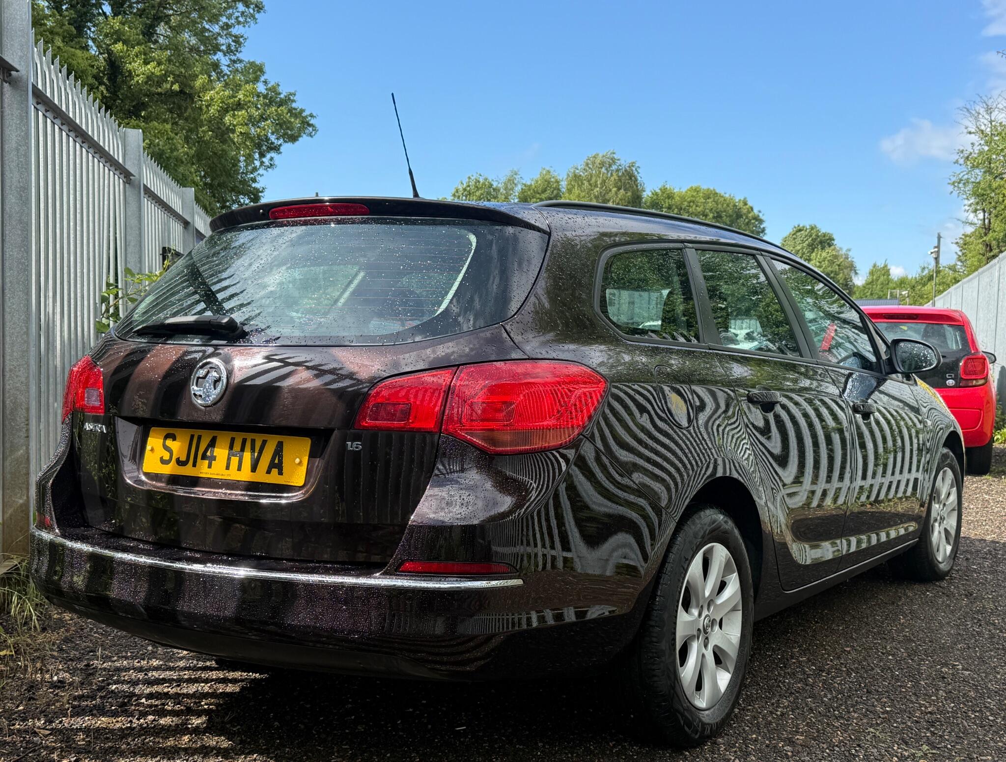 2014 Vauxhall Astra image 17